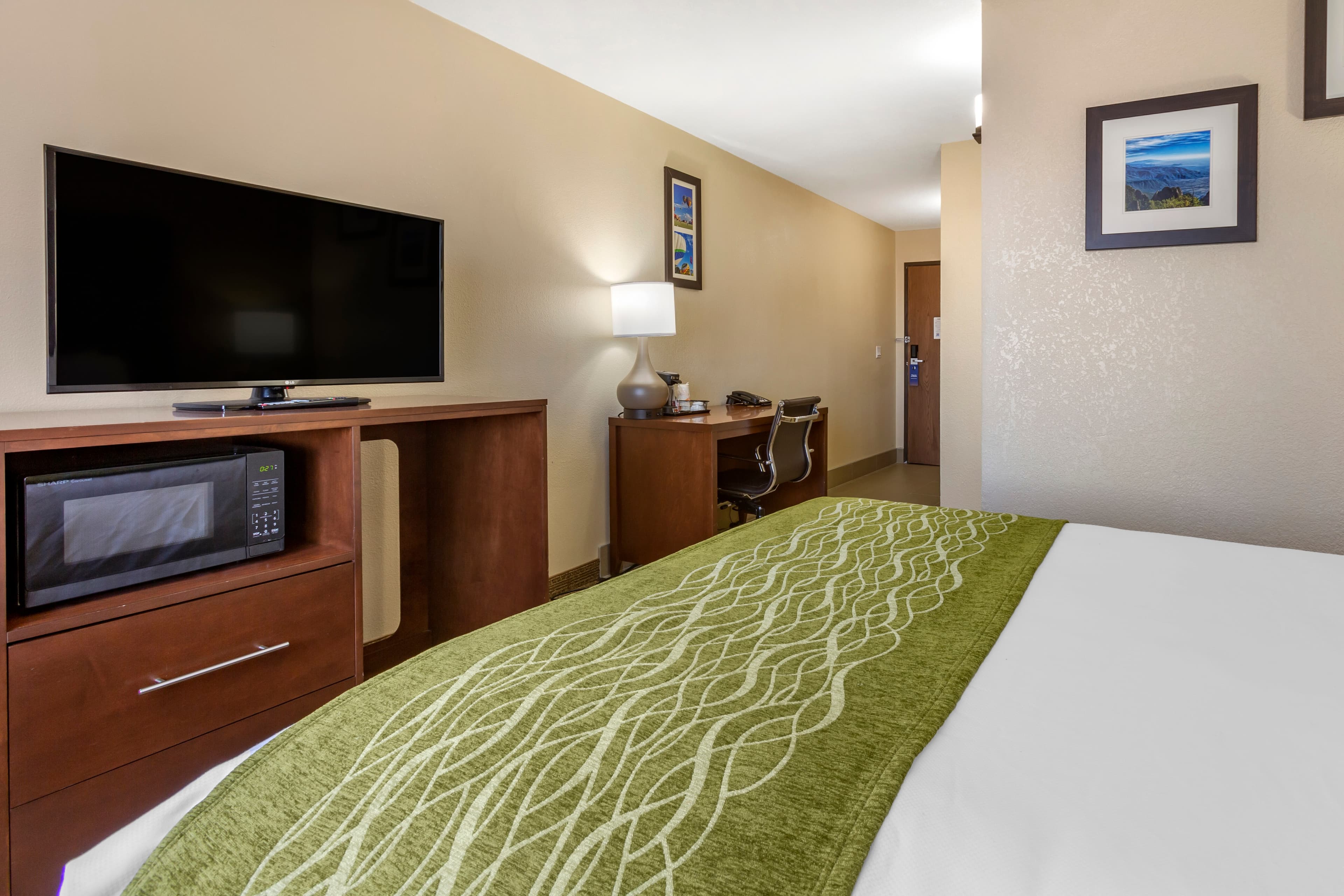 Comfort Inn & Suites Alameda at Albuquerque Balloon Fiesta Park — 21