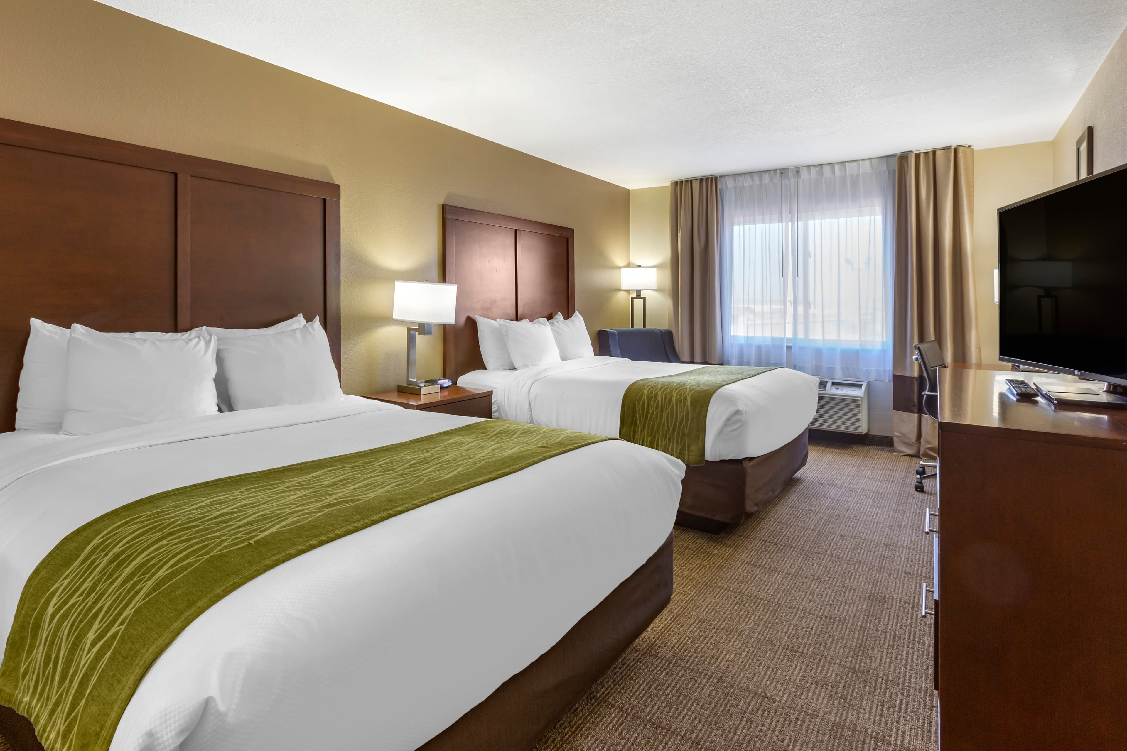 Comfort Inn & Suites Alameda at Albuquerque Balloon Fiesta Park - Image 2