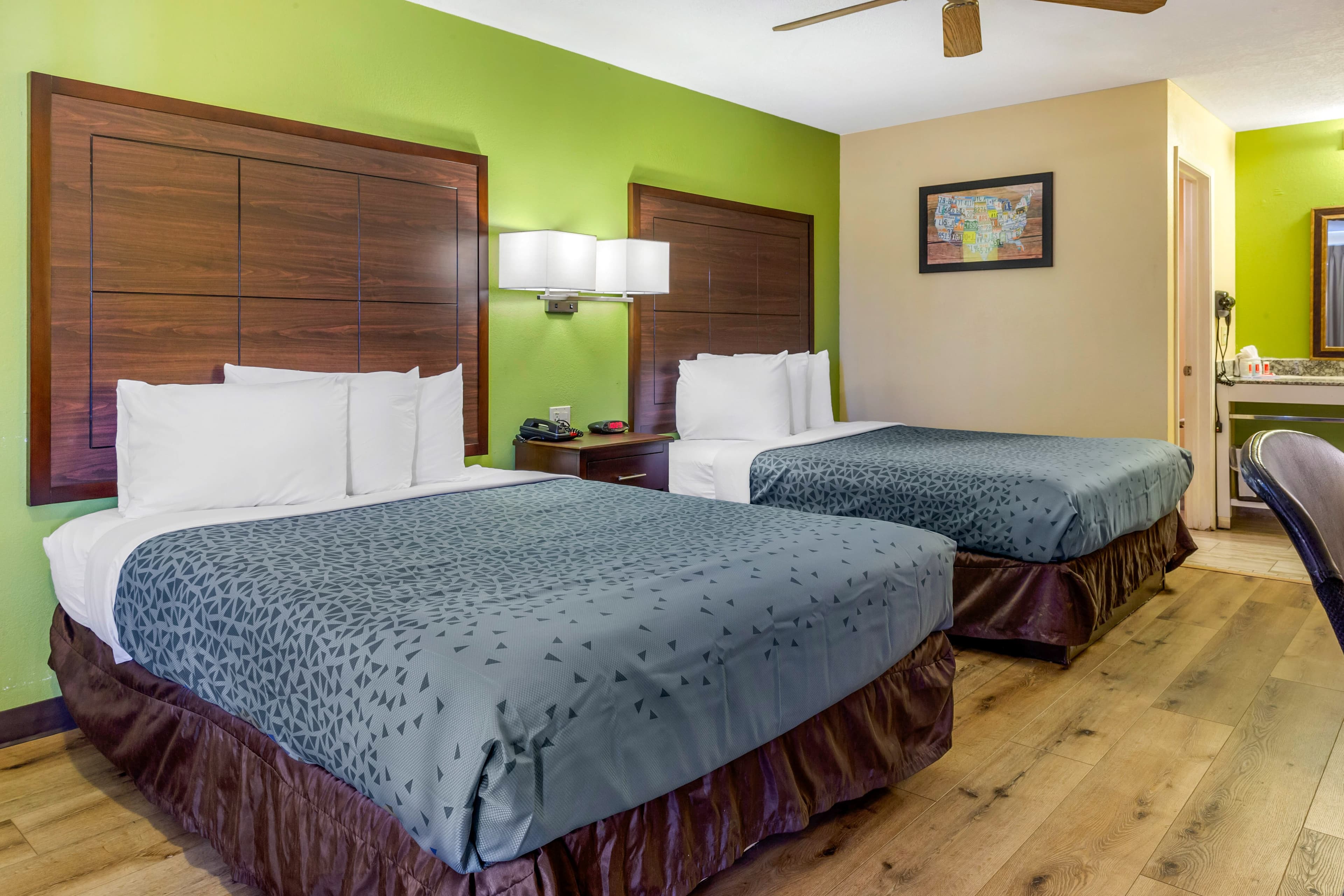 Econo Lodge West - Coors Blvd — 17