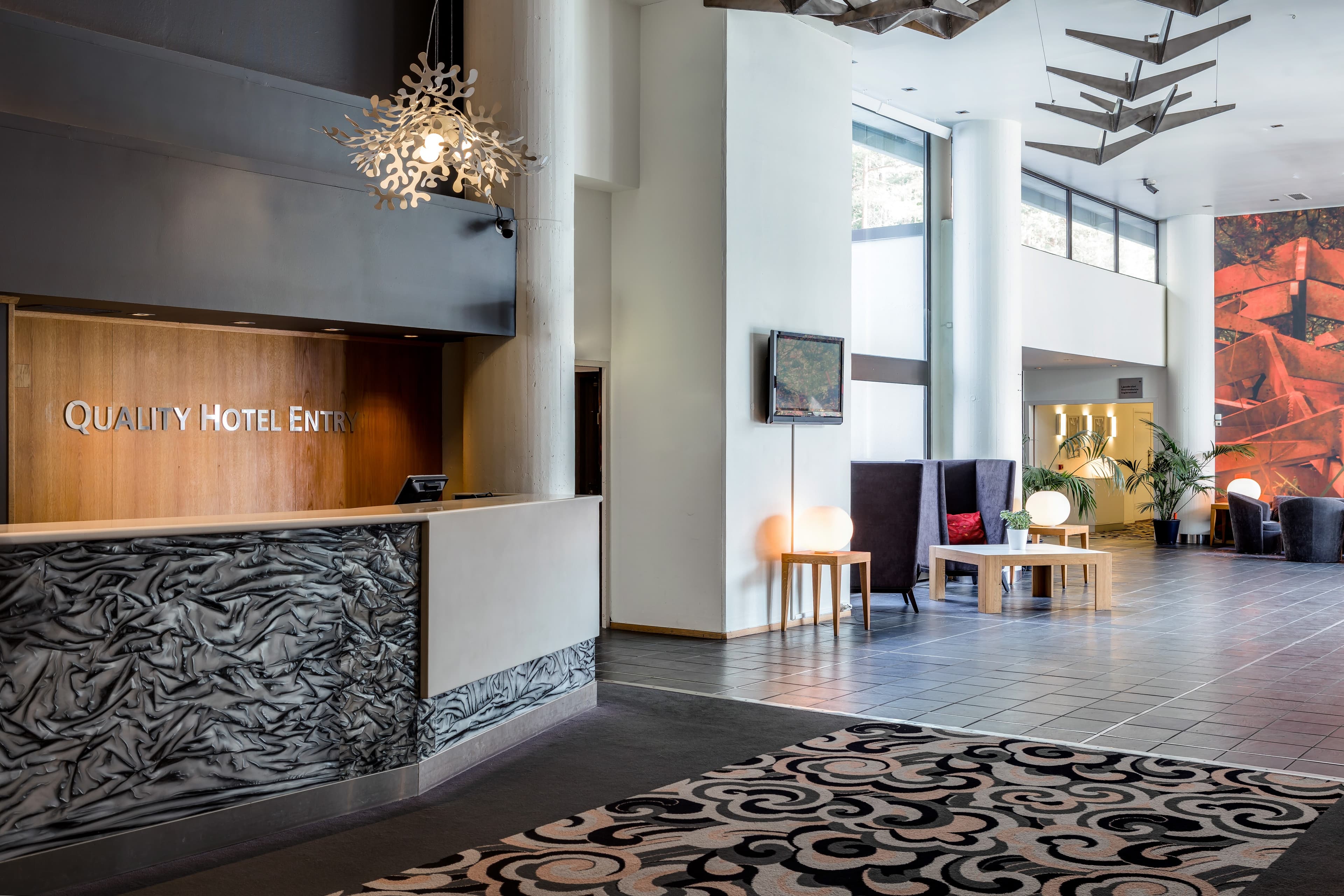 Quality Hotel Entry - Image 1
