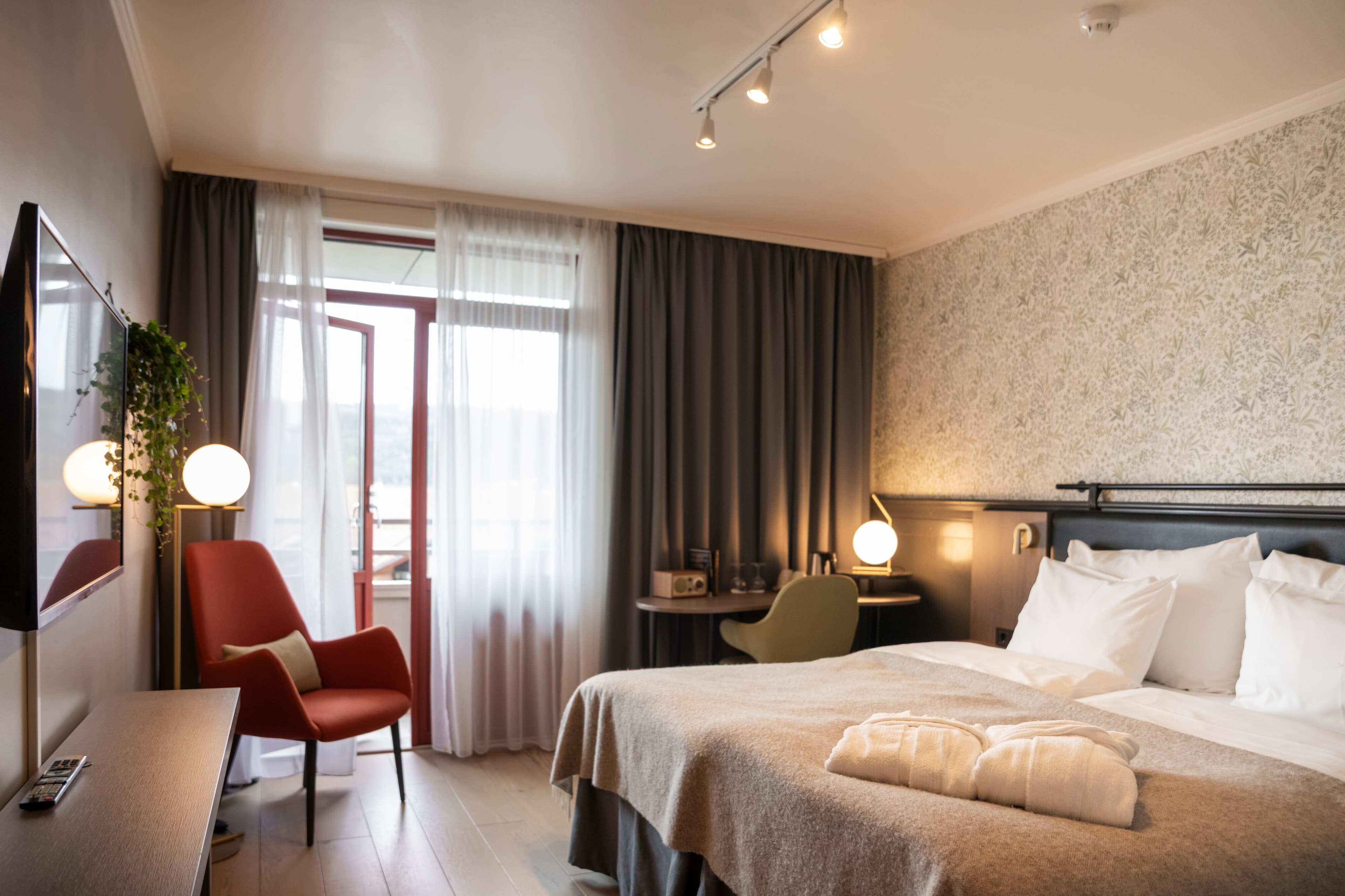 Home Hotel Hammer - Image 4