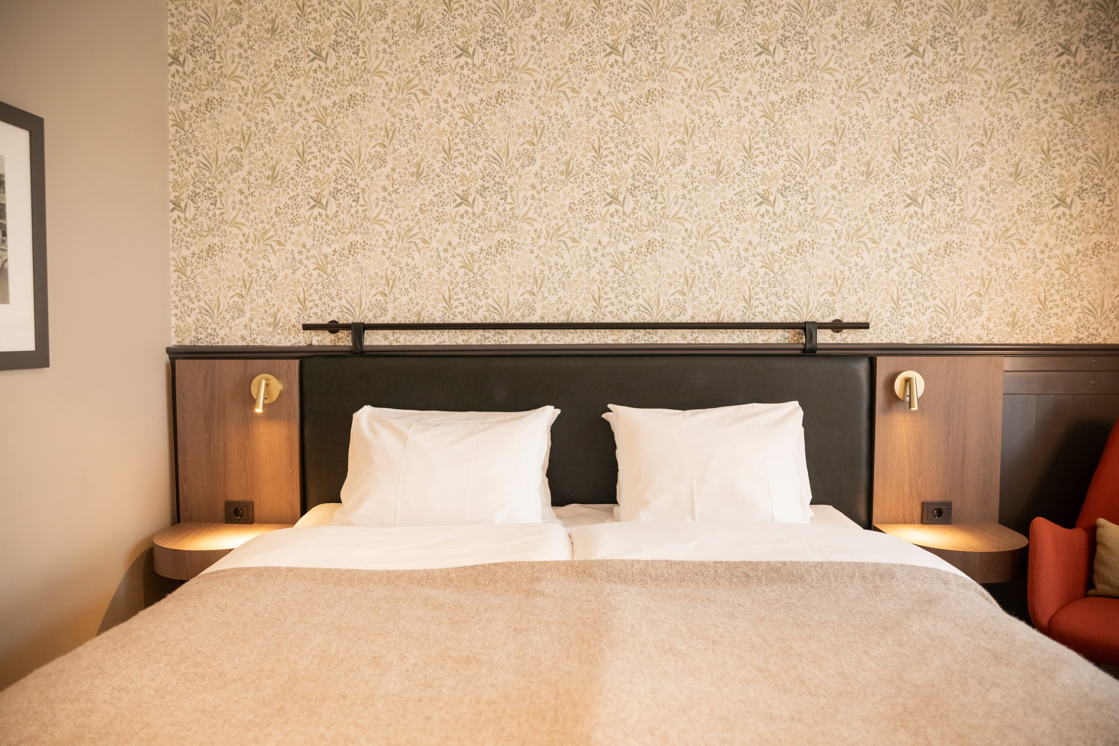 Home Hotel Hammer - Image 2