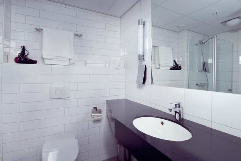 Home Hotel With - Image 4