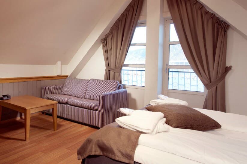 Home Hotel With - Image 2