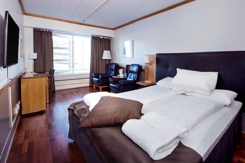 Home Hotel With - Image 3