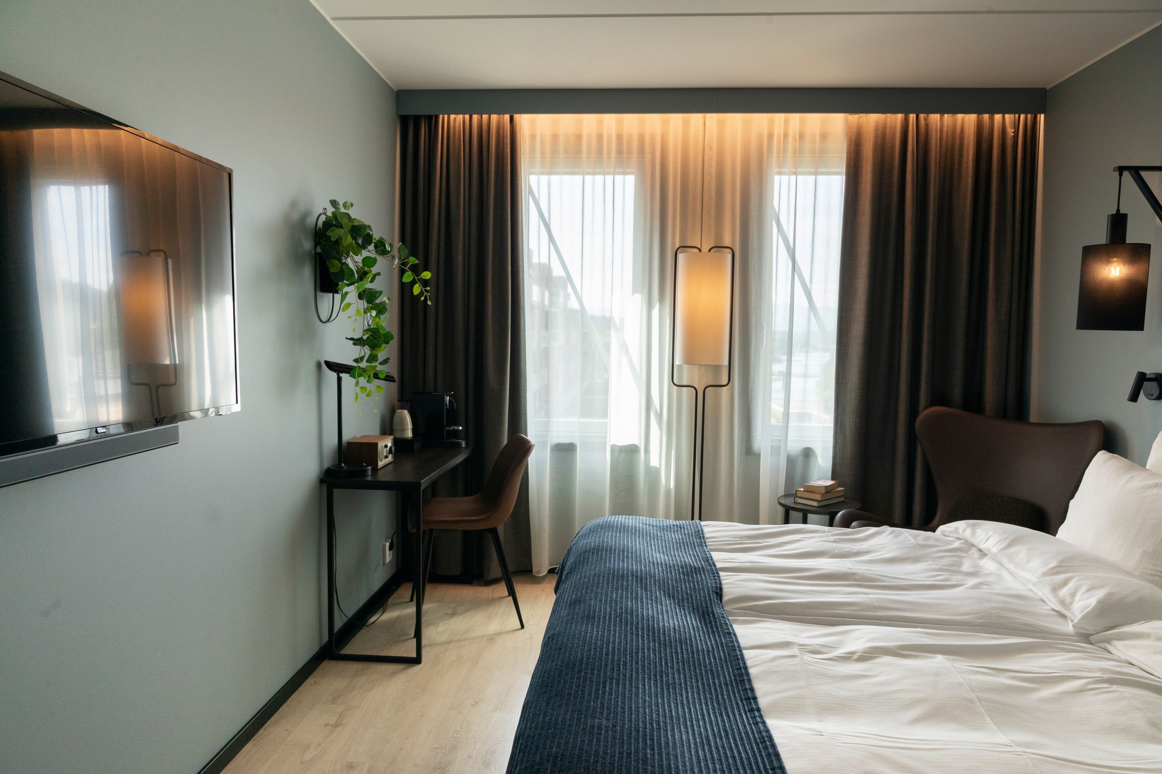 Home Hotel 1624 - Image 2