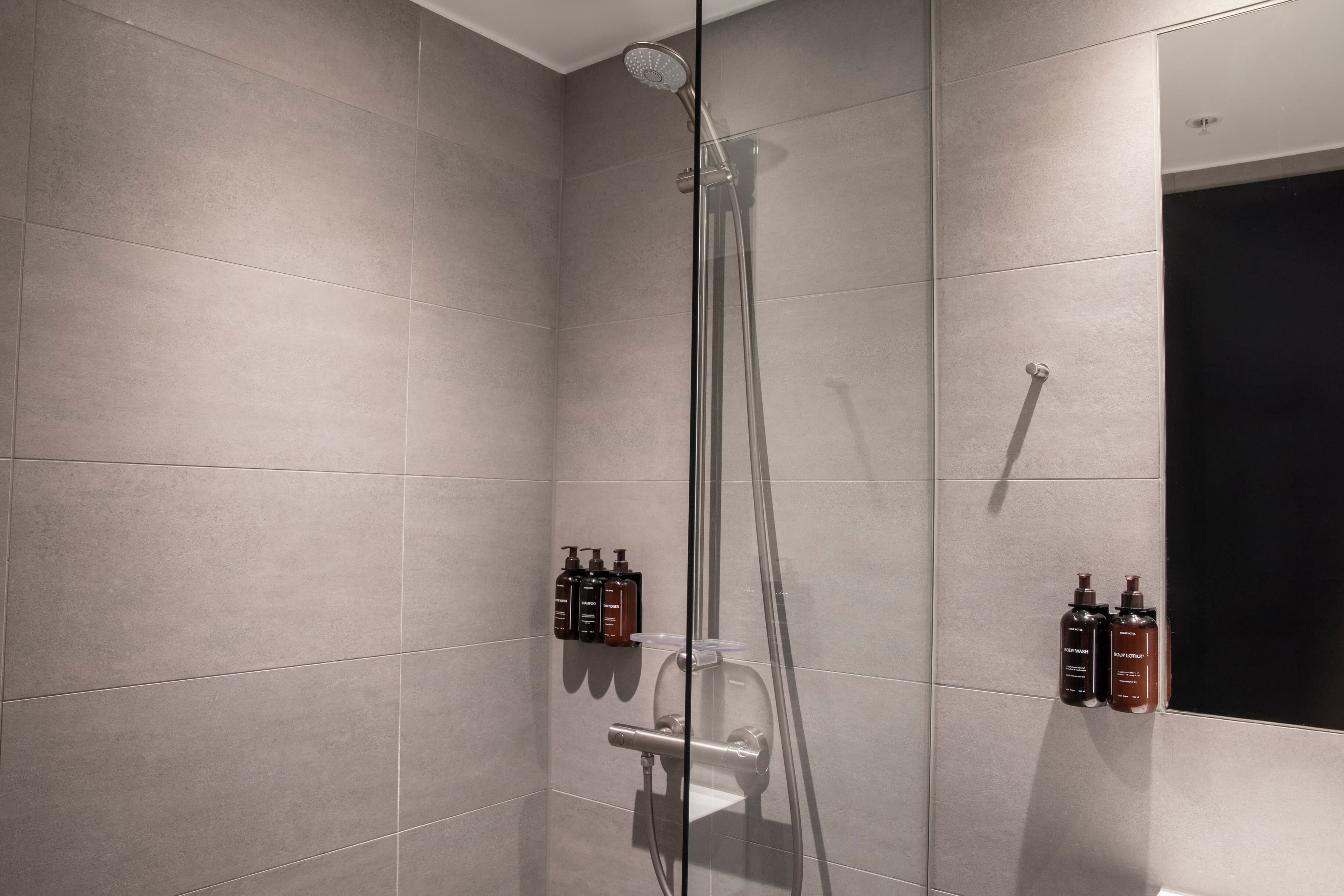 Home Hotel 1624 - Image 5
