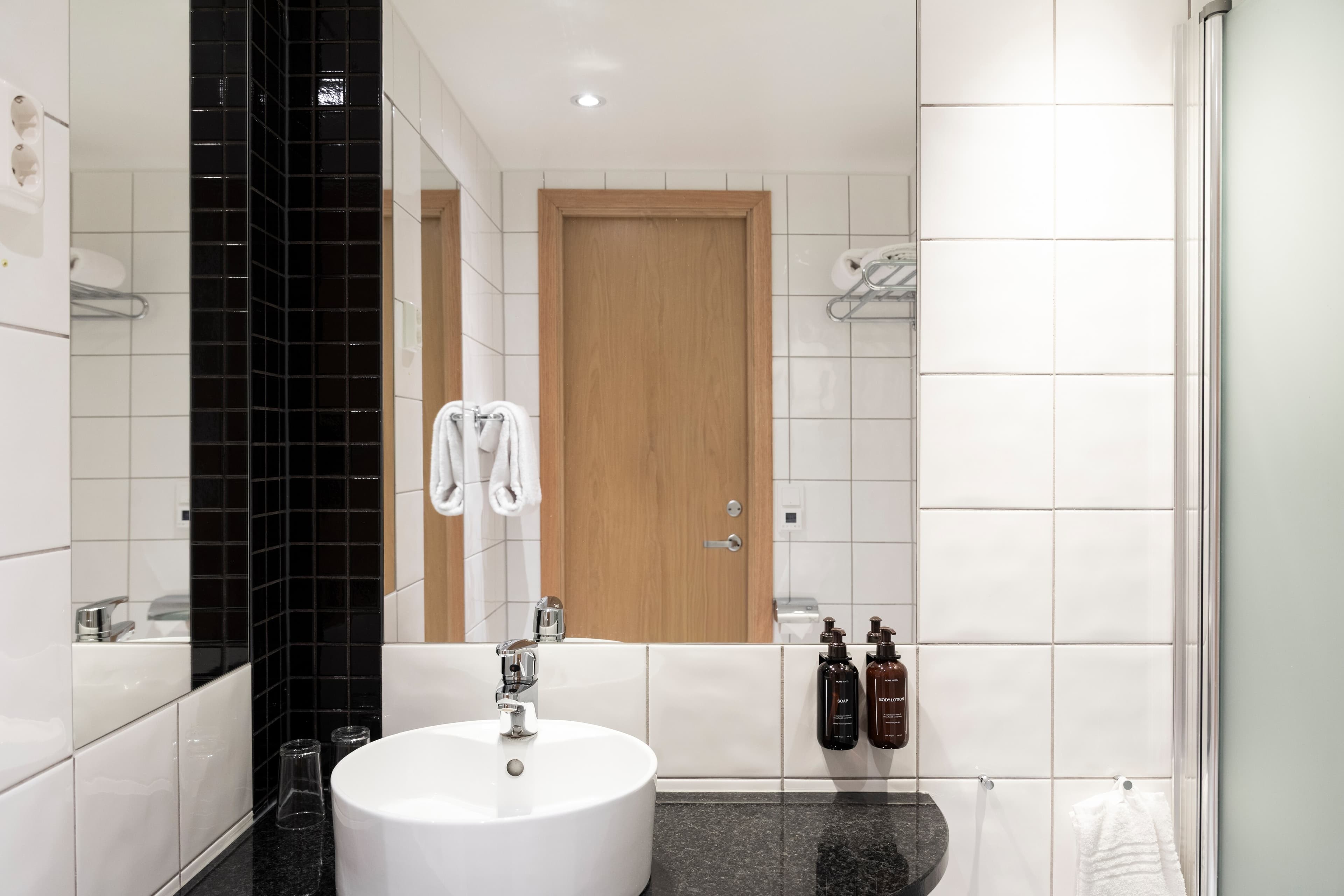 Home Hotel Grimstad - Image 4