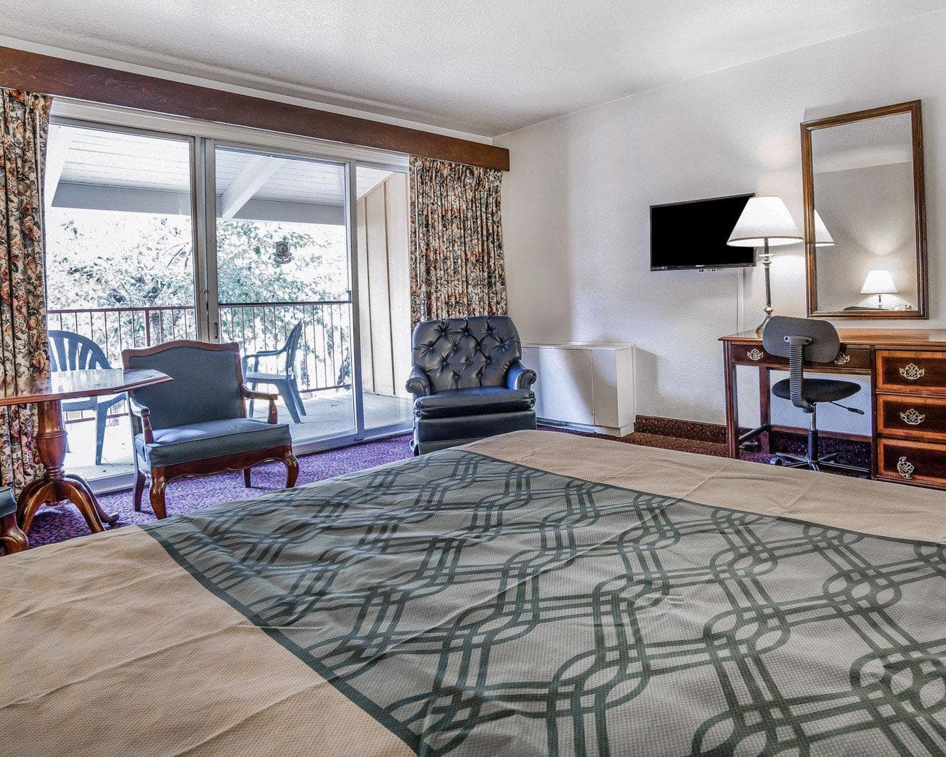 Econo Lodge Near Reno-Sparks Convention Center - Image 3