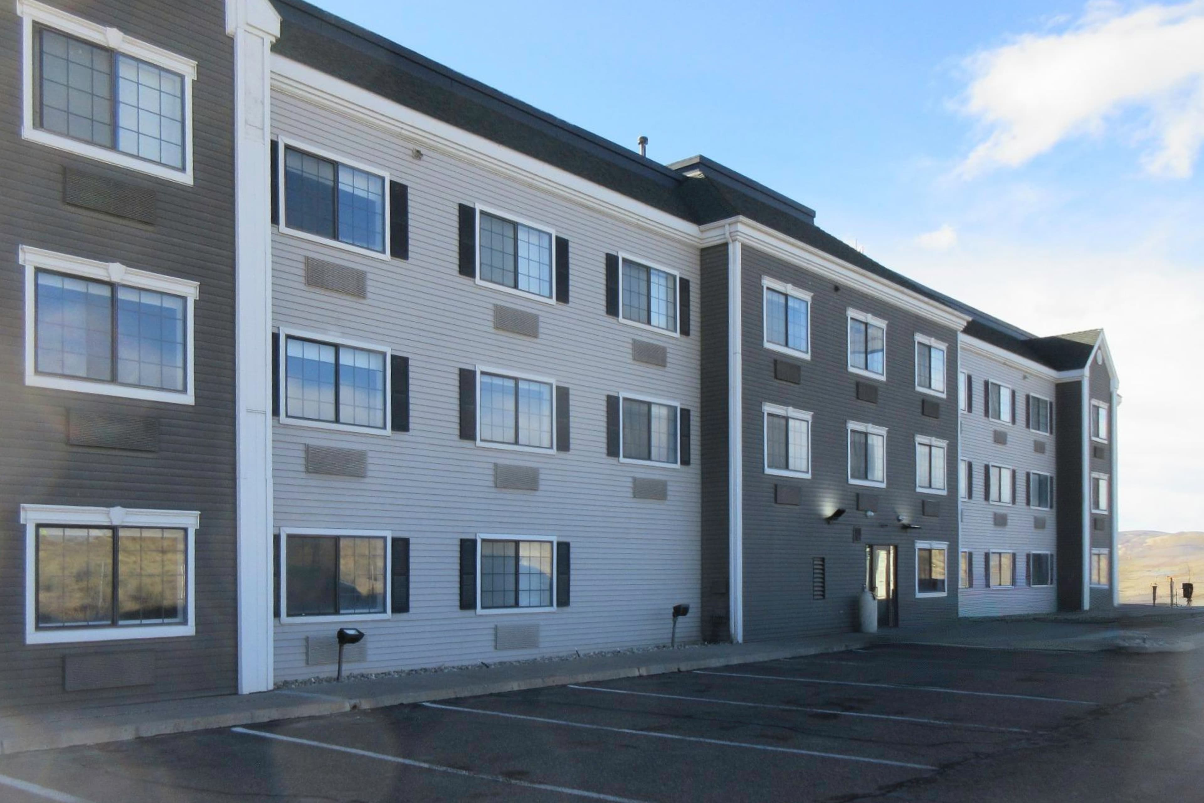 Quality Inn Carlin - Image 1