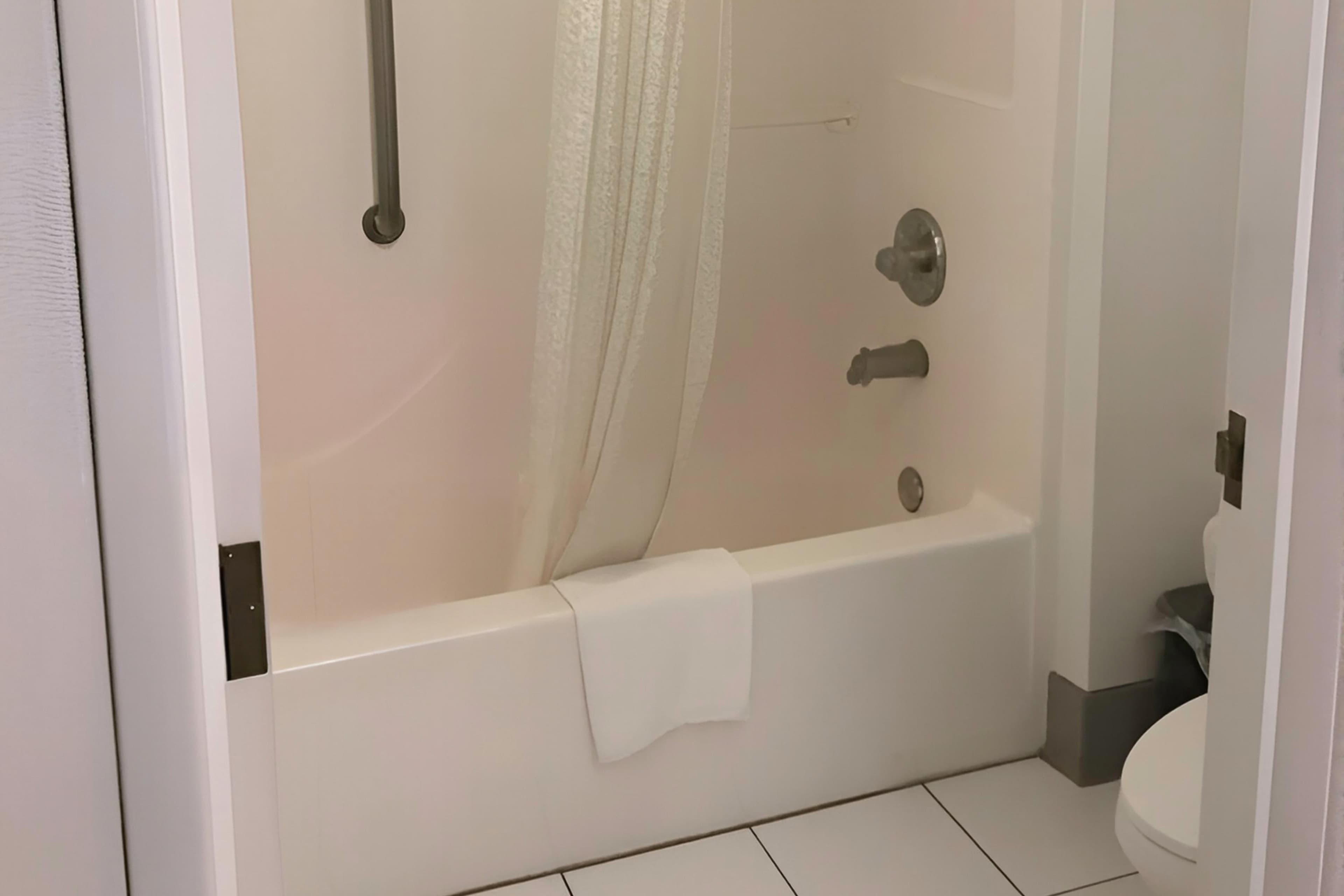 Quality Inn Carlin - Image 4
