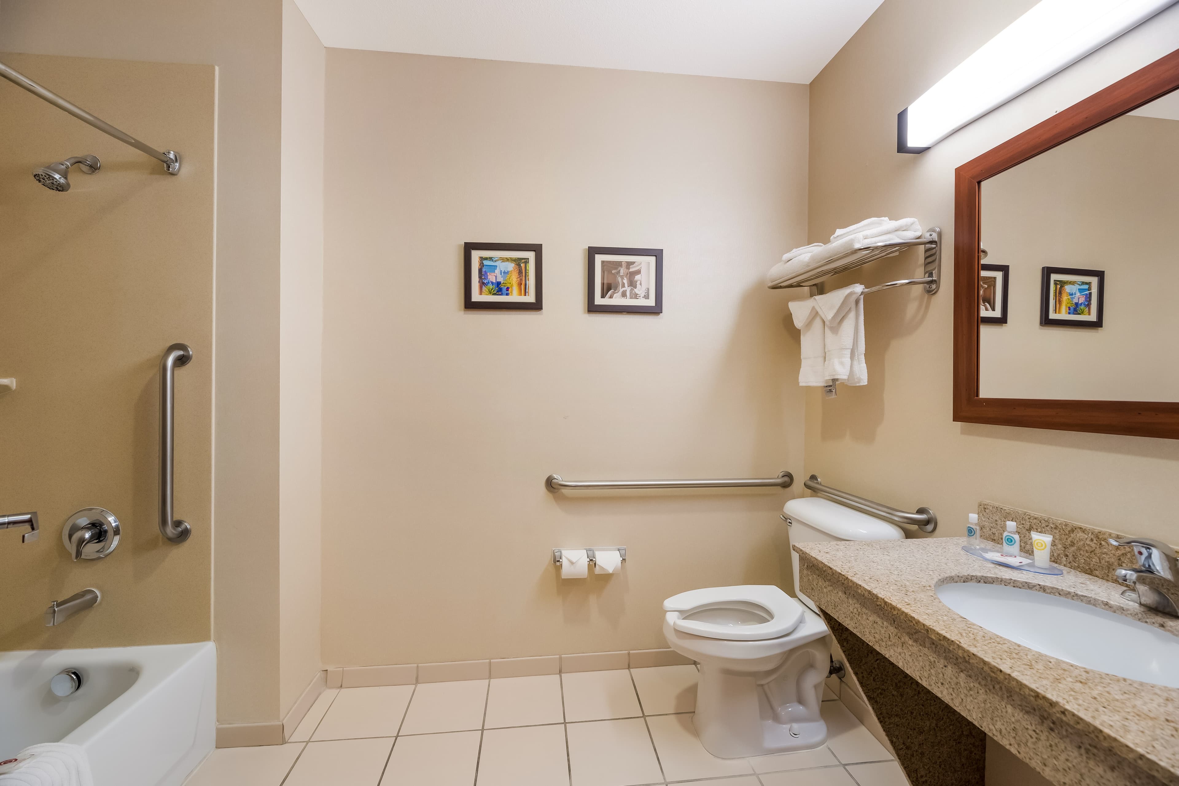 Comfort Inn & Suites Las Vegas - Nellis — 12