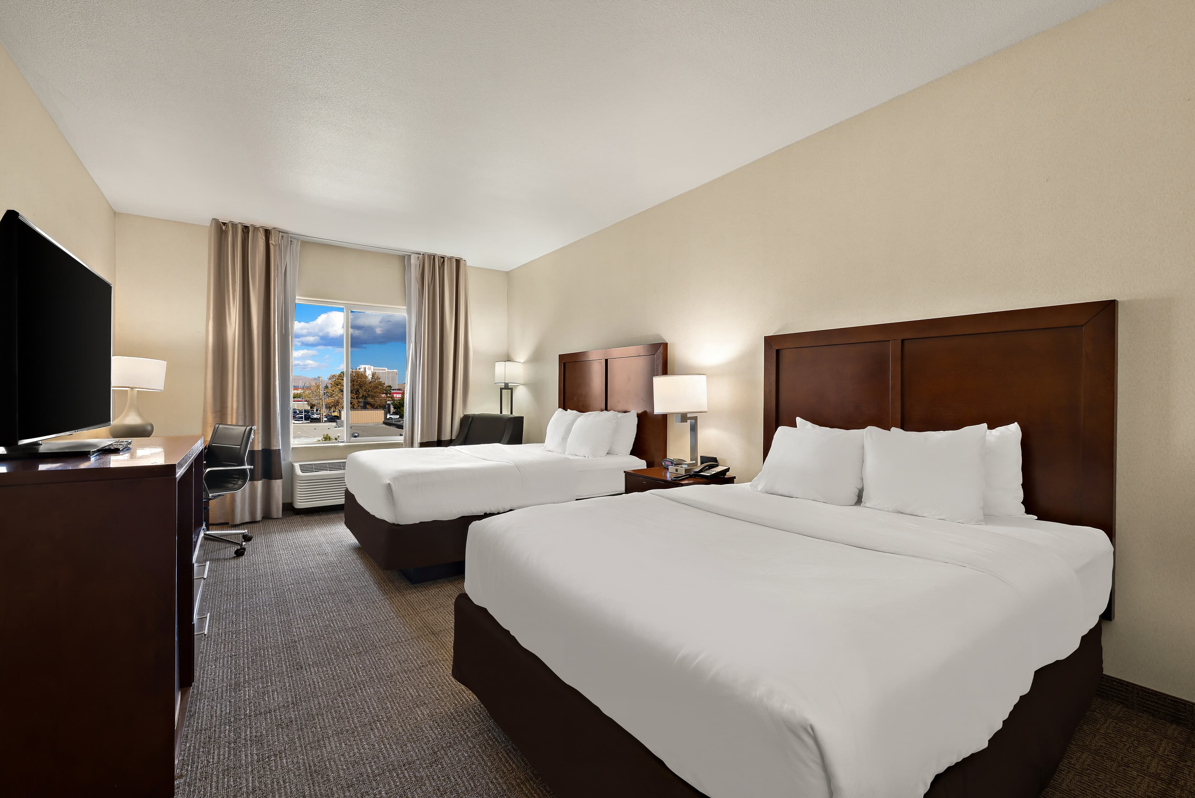 Comfort Inn & Suites Airport Convention Center — 6