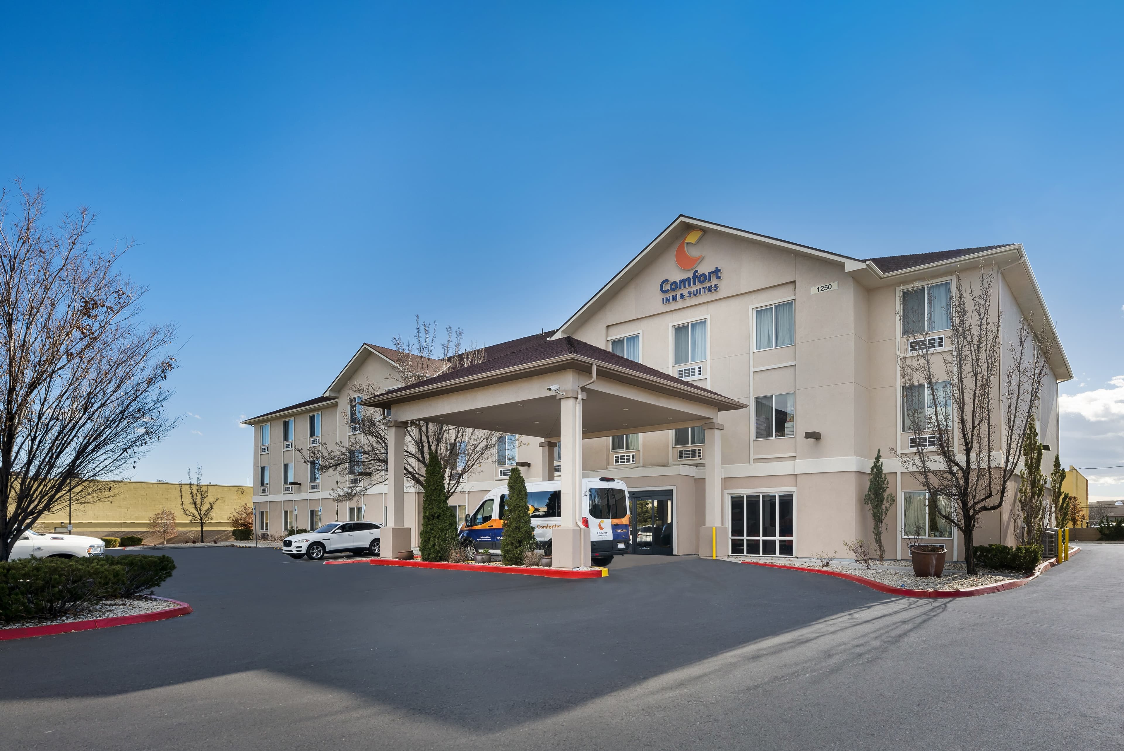 Comfort Inn & Suites Airport Convention Center - Image 1