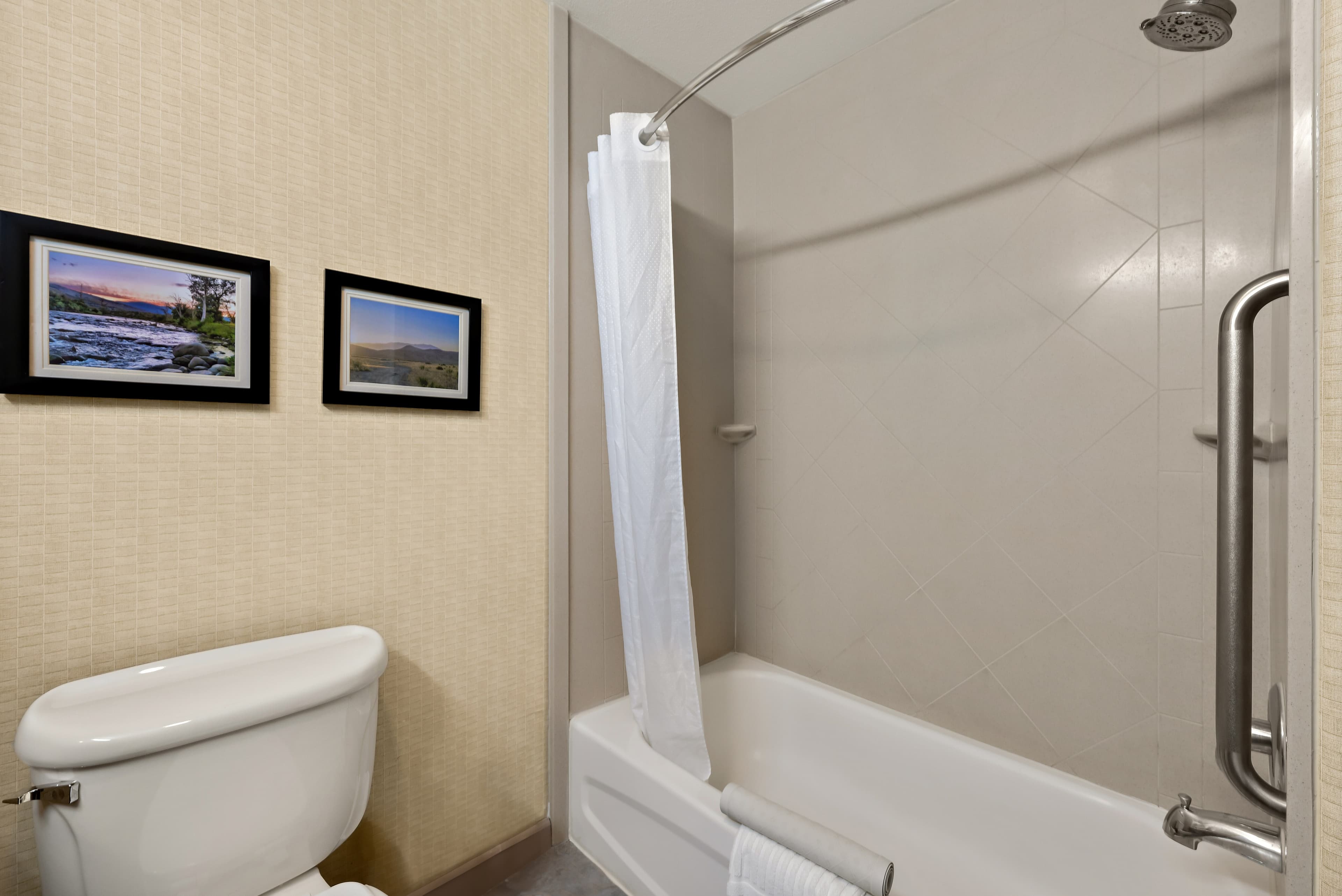 Comfort Inn & Suites Airport Convention Center — 23