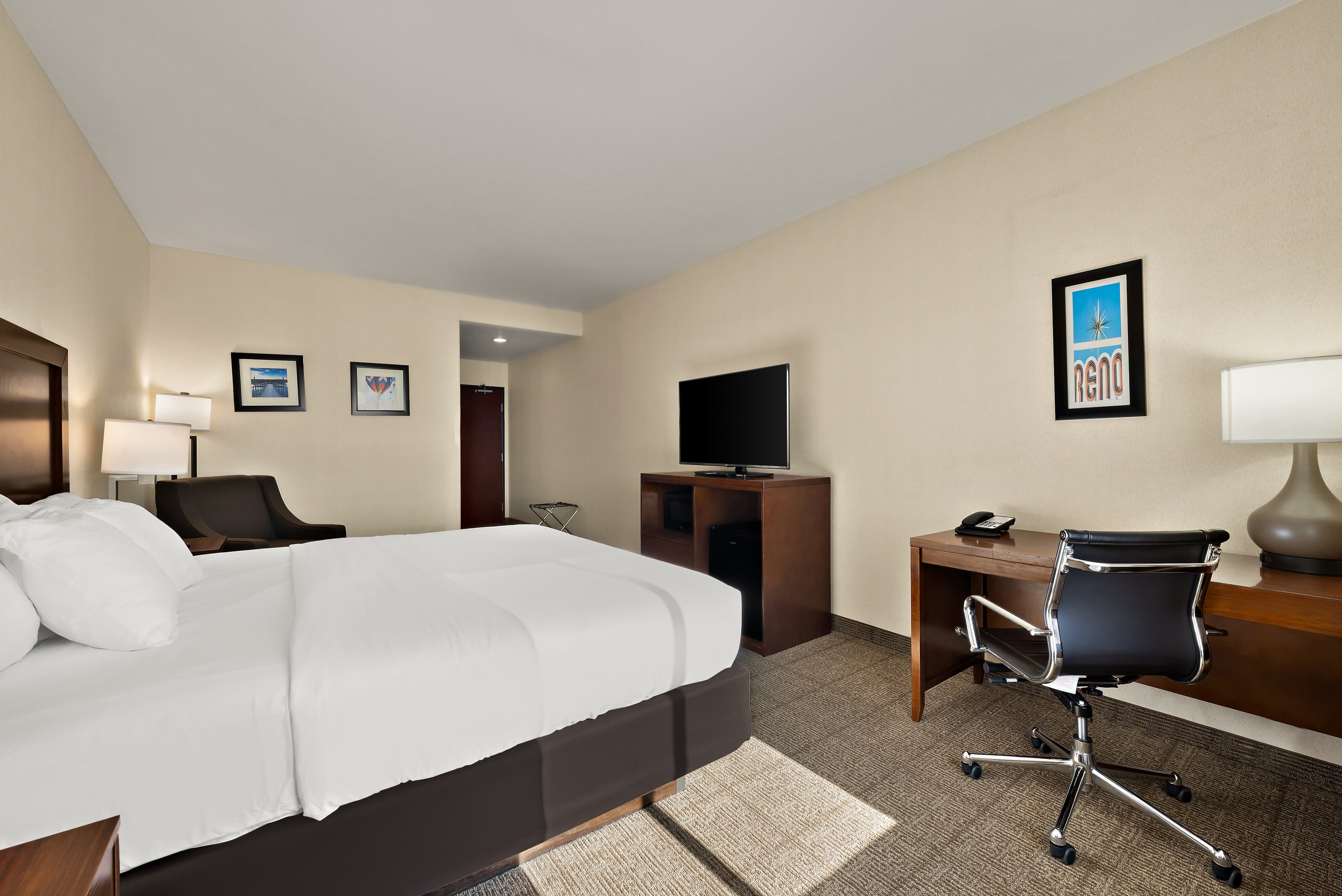 Comfort Inn & Suites Airport Convention Center - Image 3