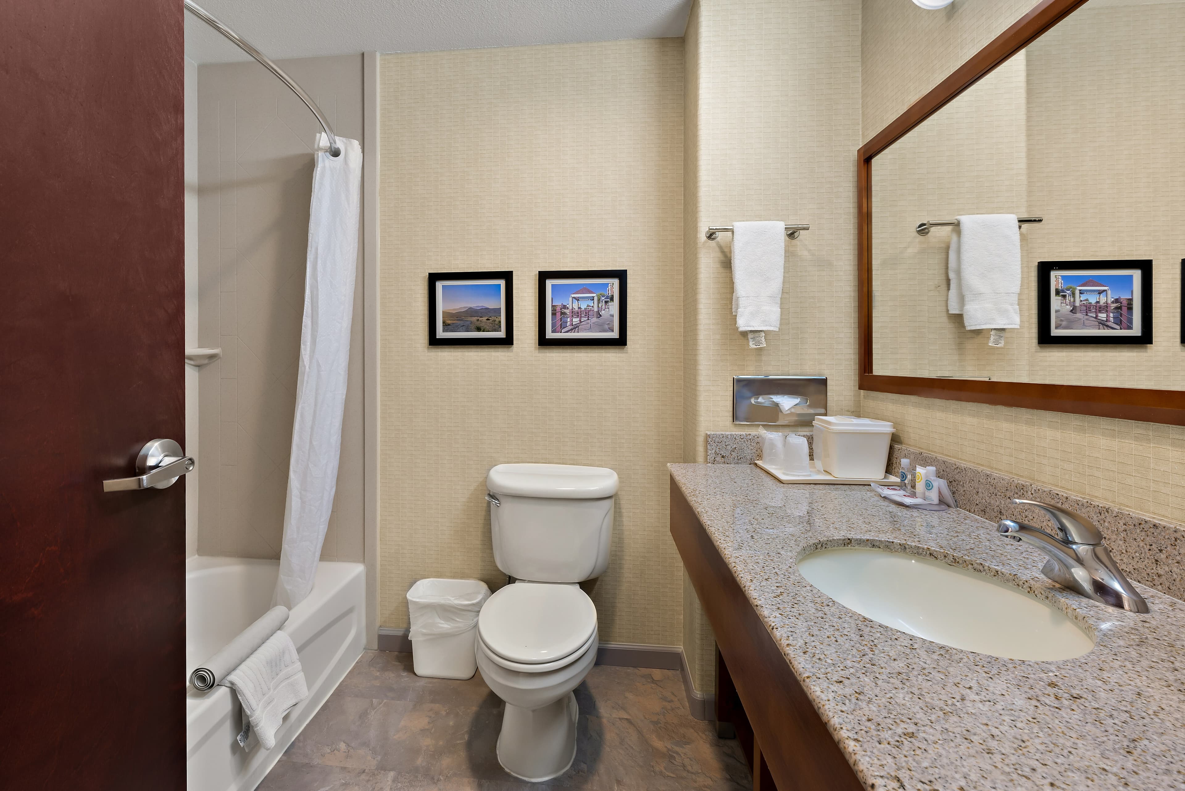 Comfort Inn & Suites Airport Convention Center - Image 5