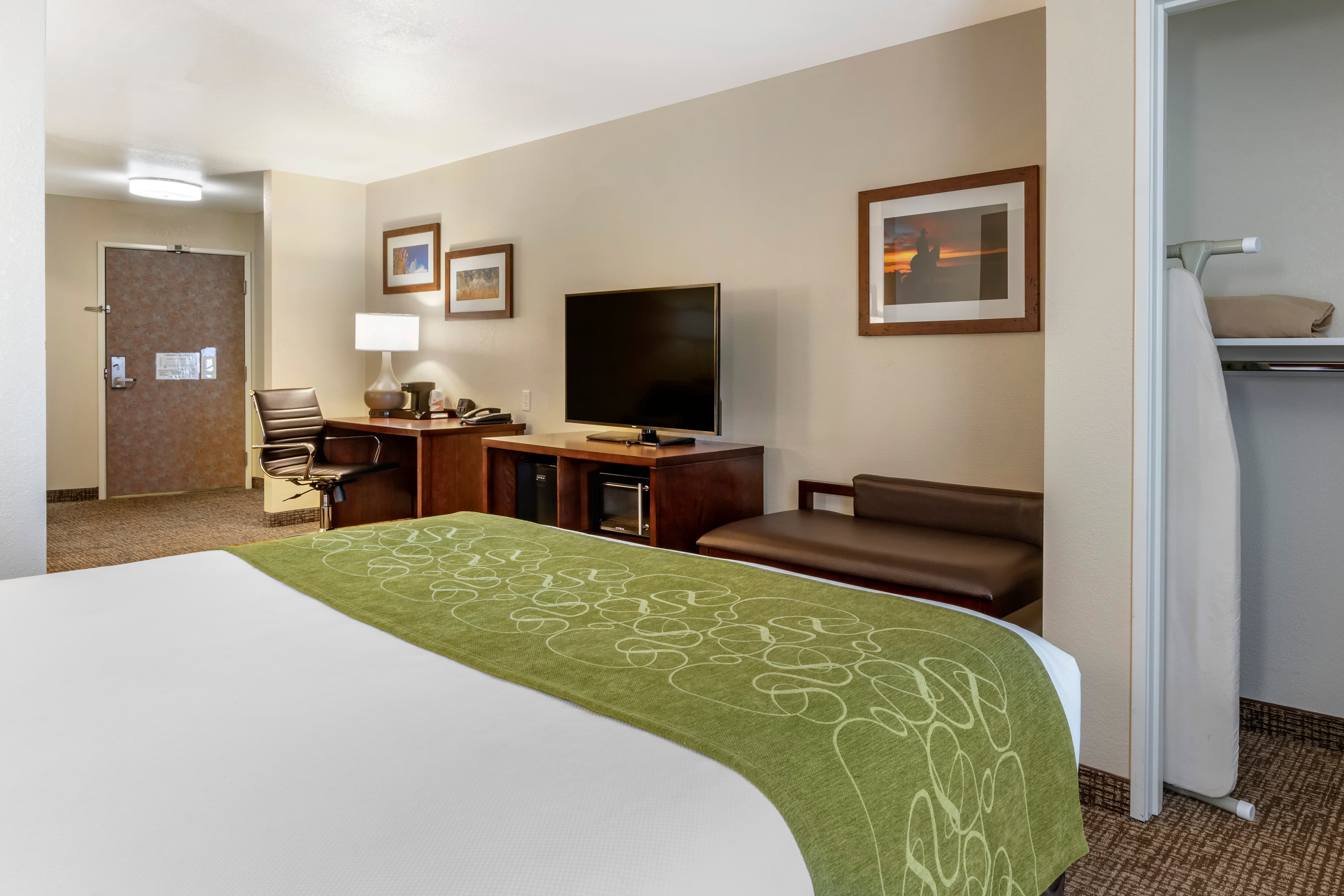 Comfort Suites Fernley — 12