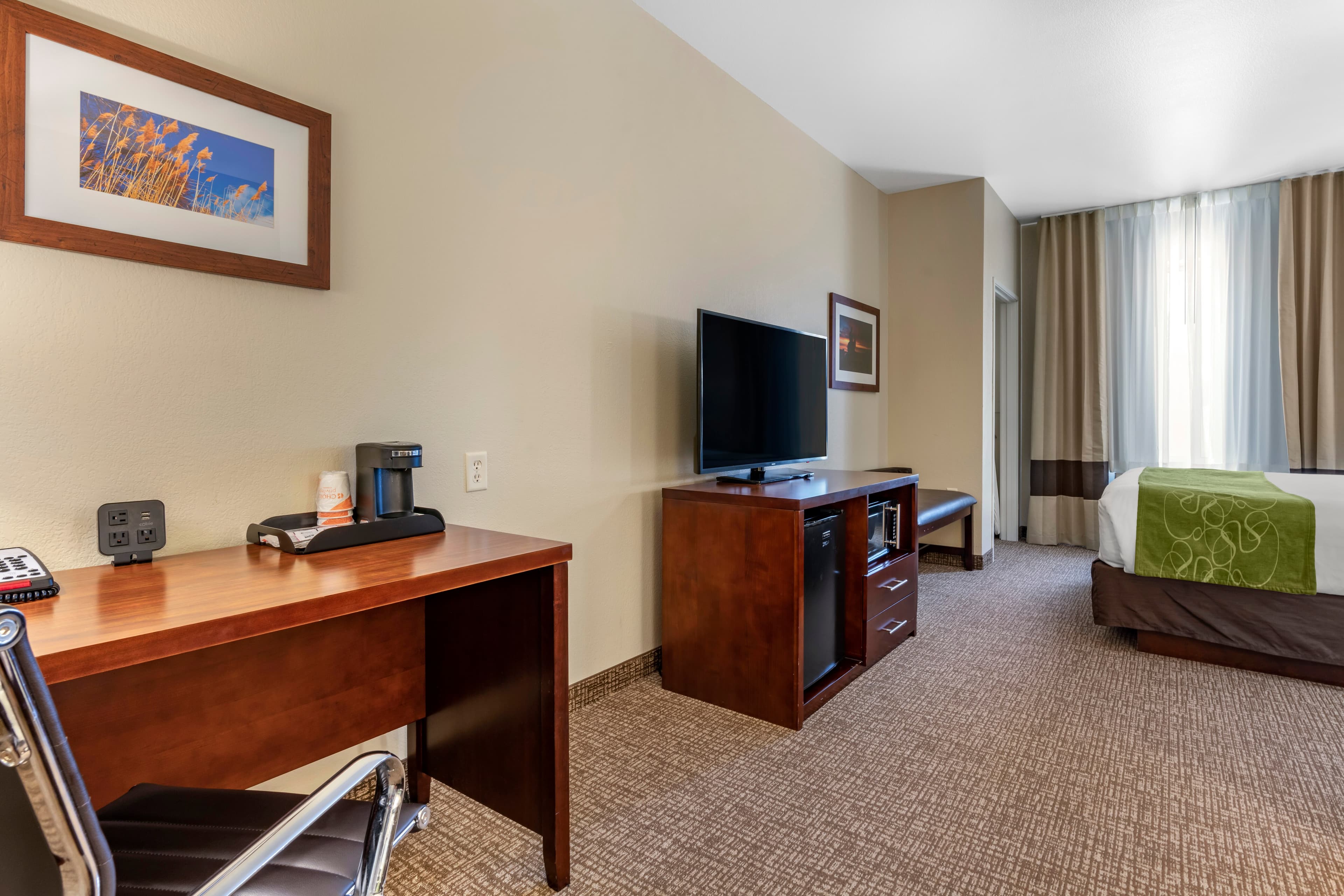 Comfort Suites Fernley — 16