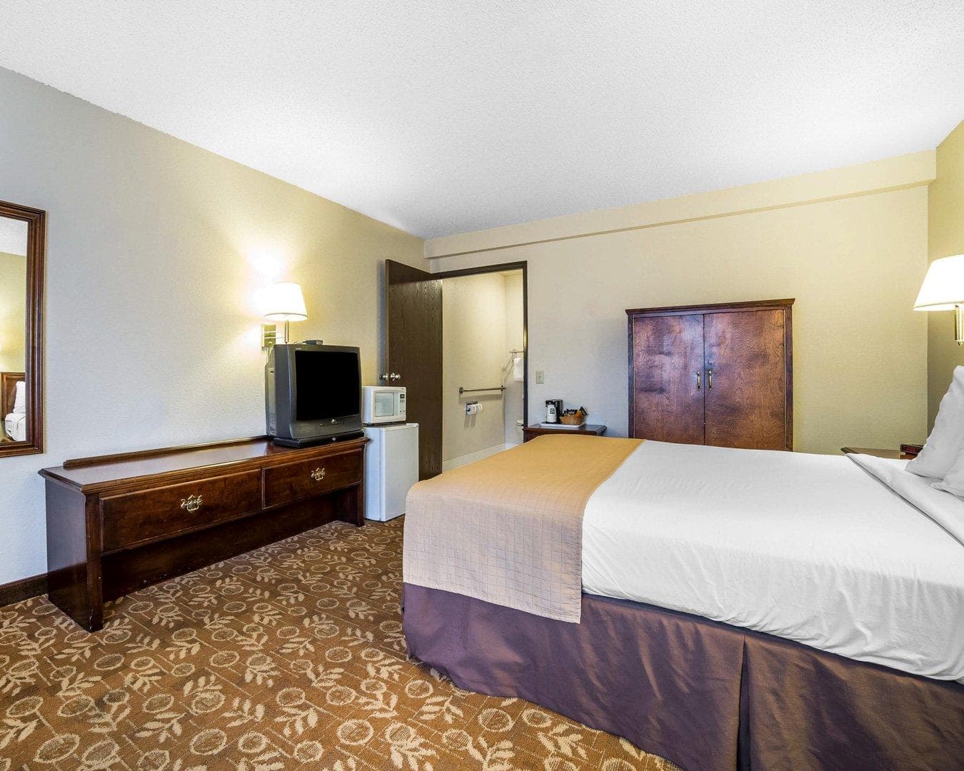Quality Inn & Suites Minden - Image 4