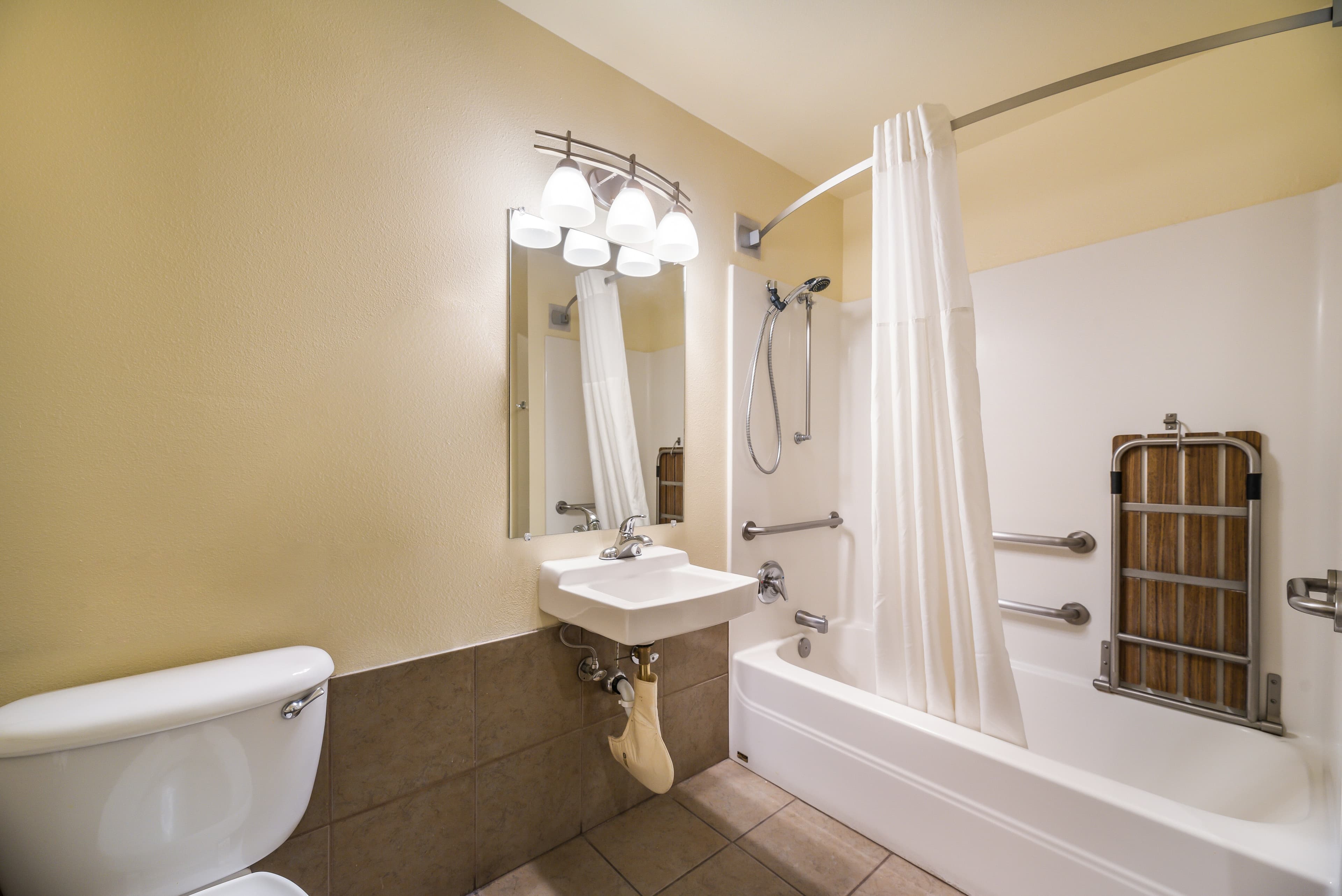 Quality Inn & Suites near NAS Fallon — 6