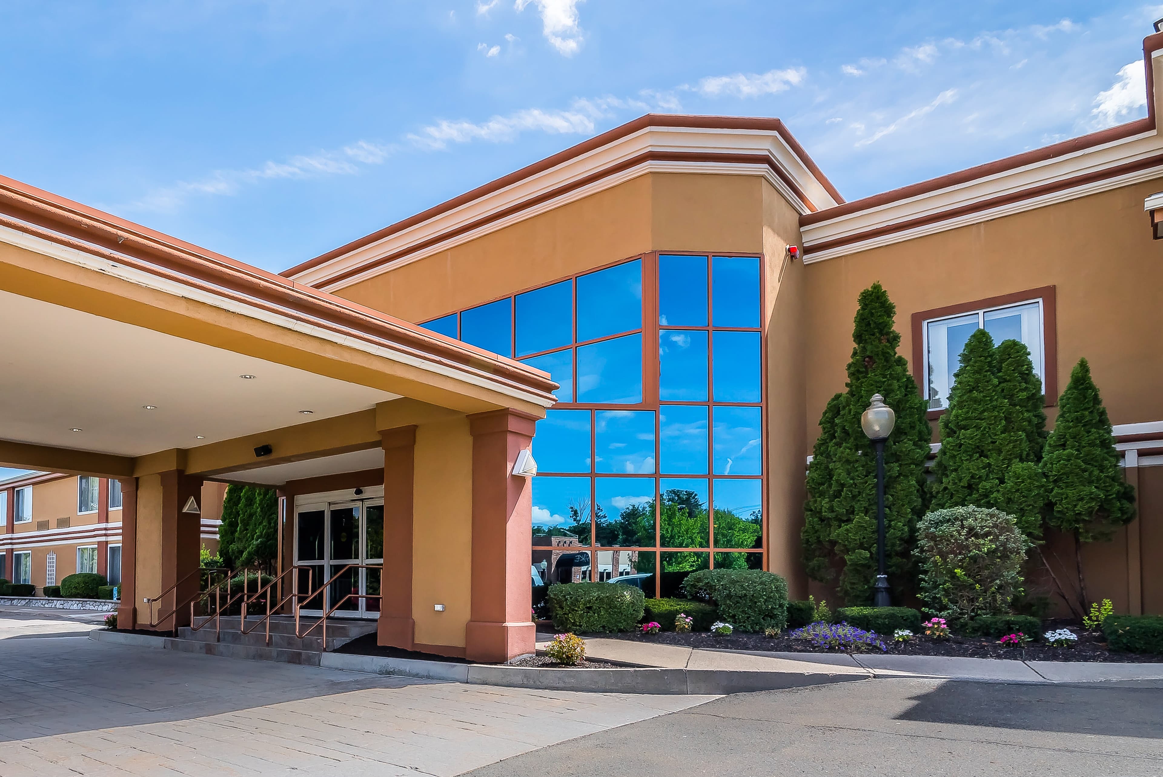 Quality Inn & Suites Albany Airport - Image 1