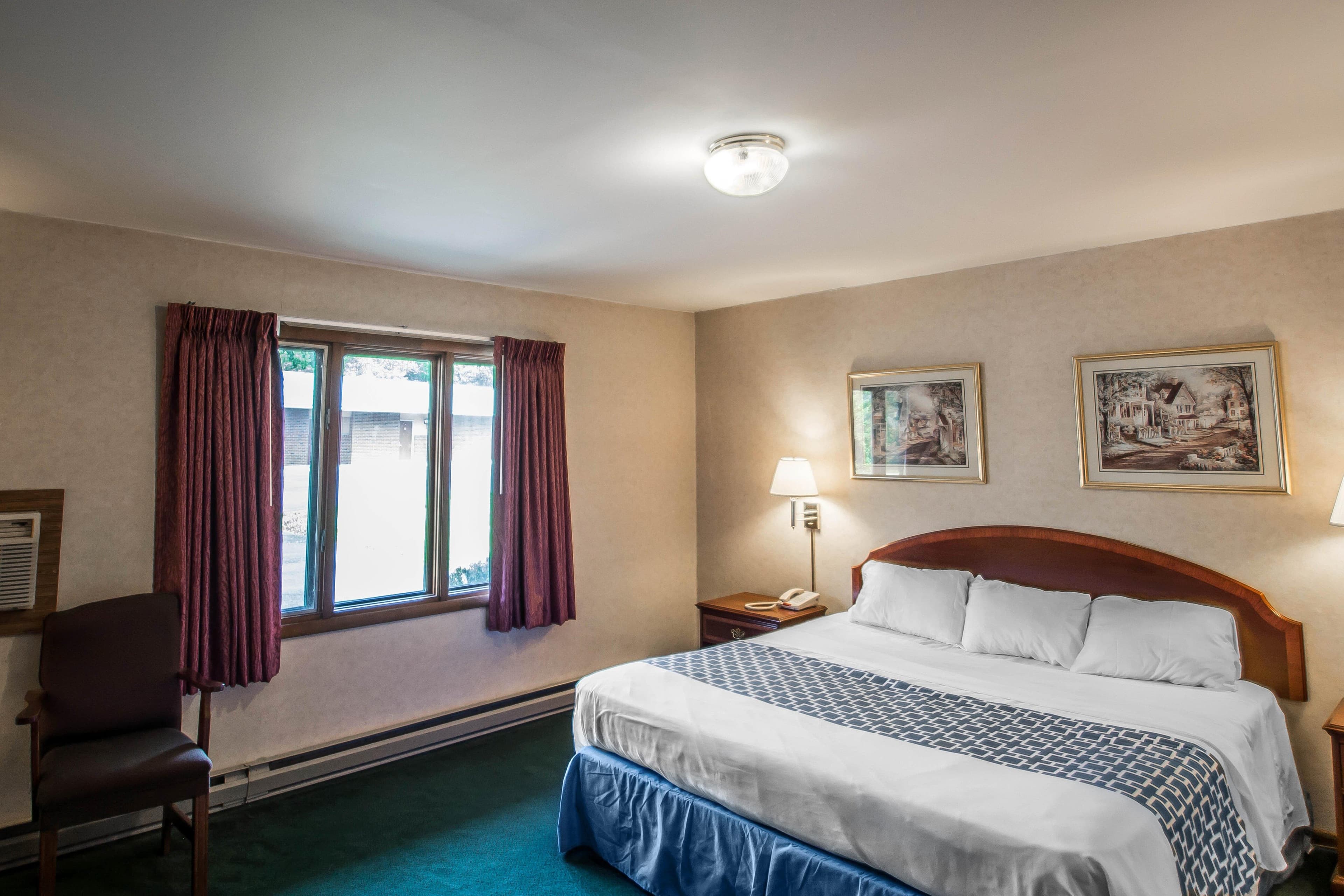 Econo Lodge Hornell — 18