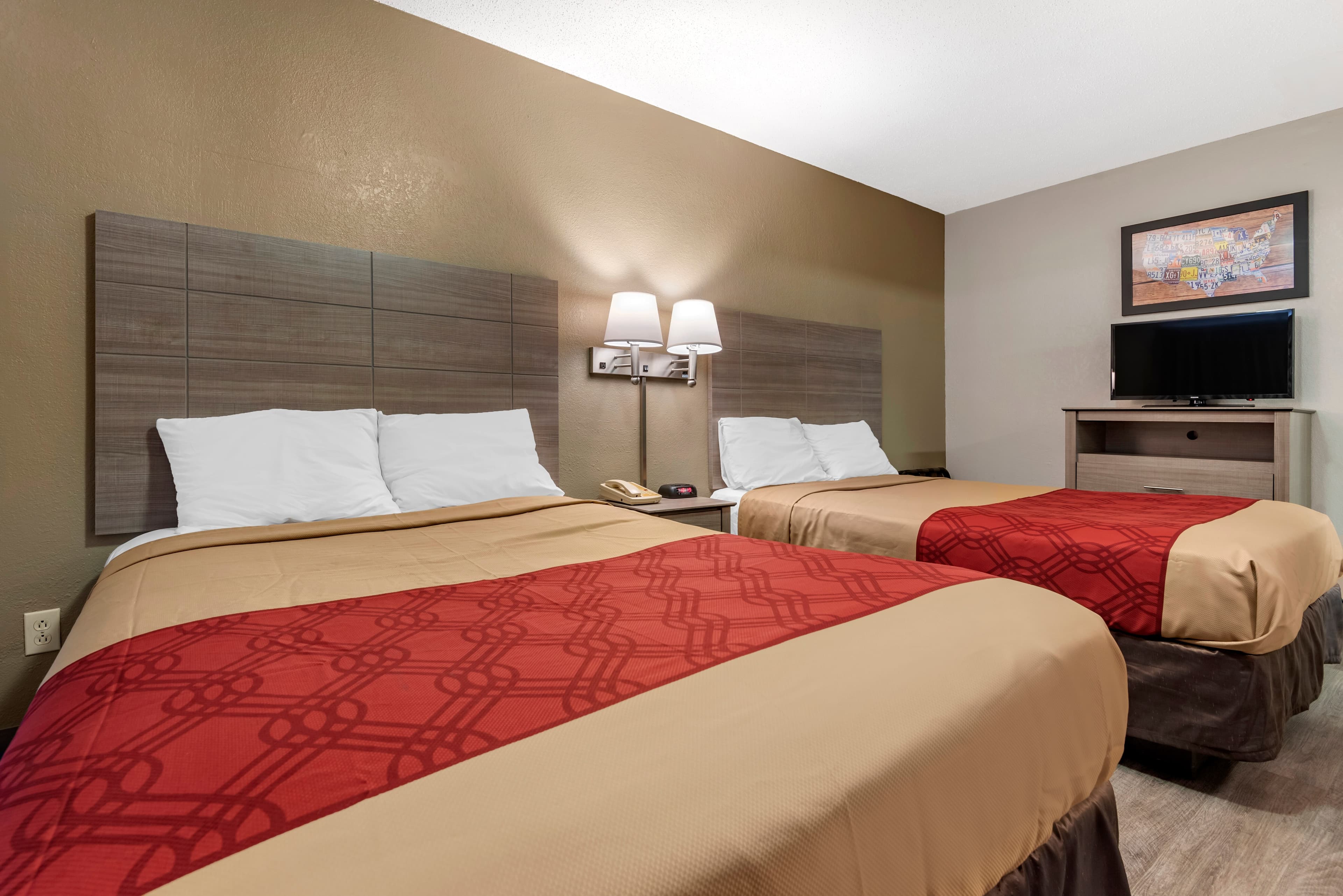 Econo Lodge Dewitt I-90 — 7