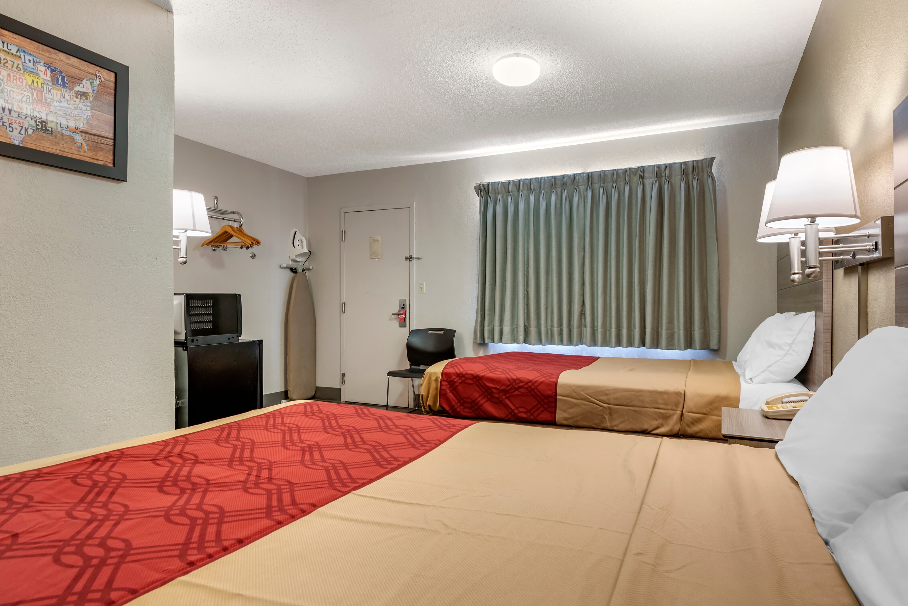 Econo Lodge Dewitt I-90 — 9