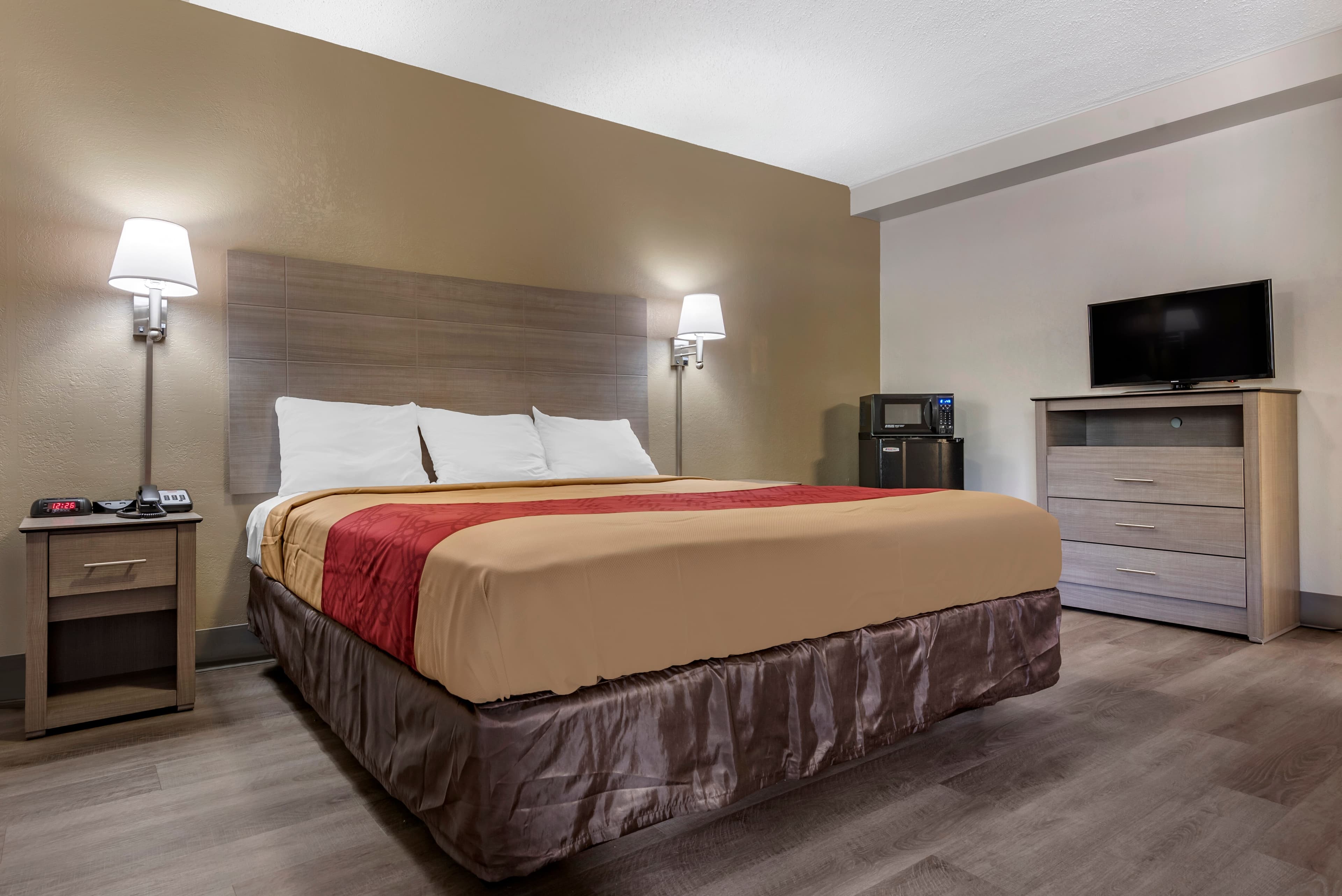 Econo Lodge Dewitt I-90 — 11