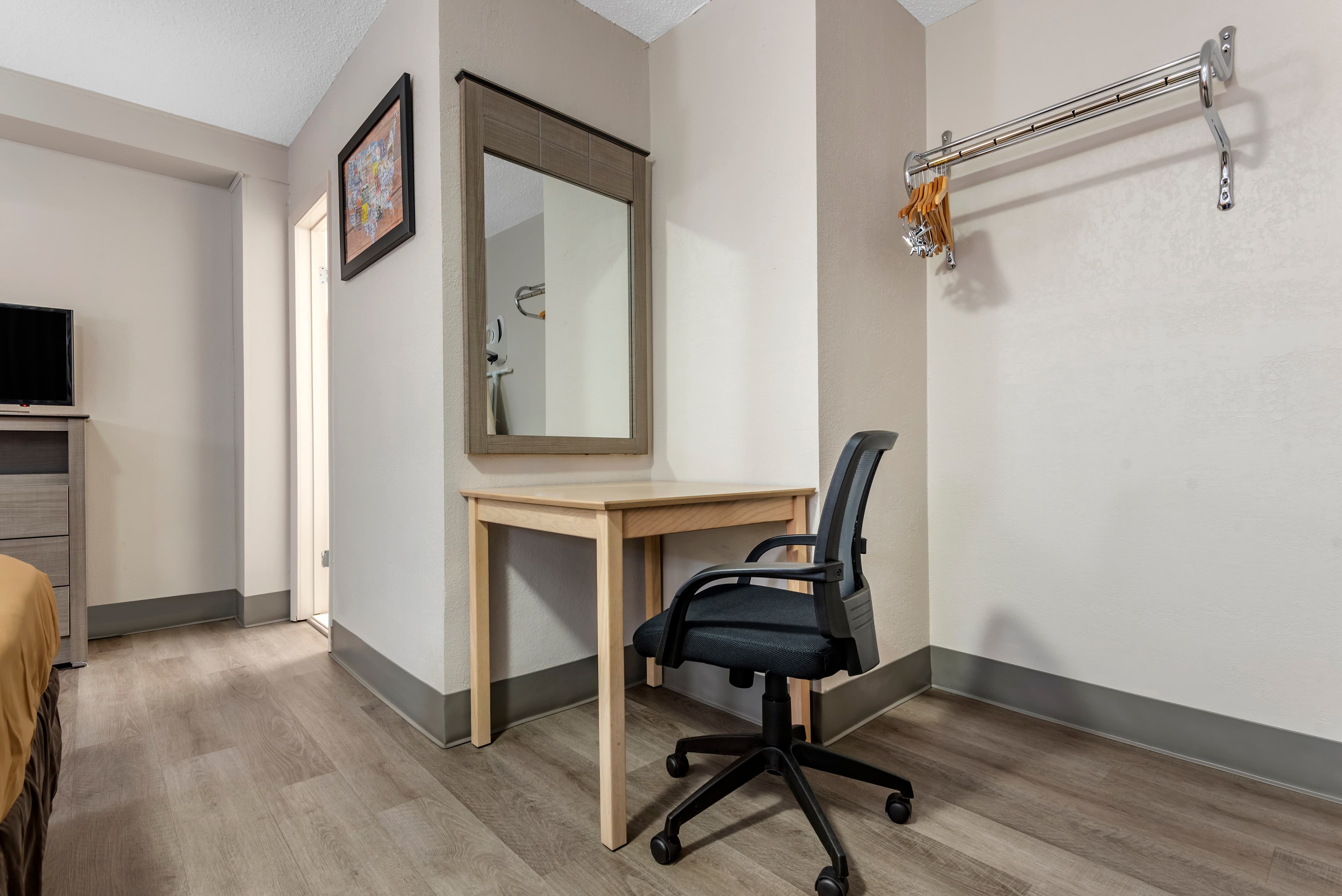 Econo Lodge Dewitt I-90 — 13