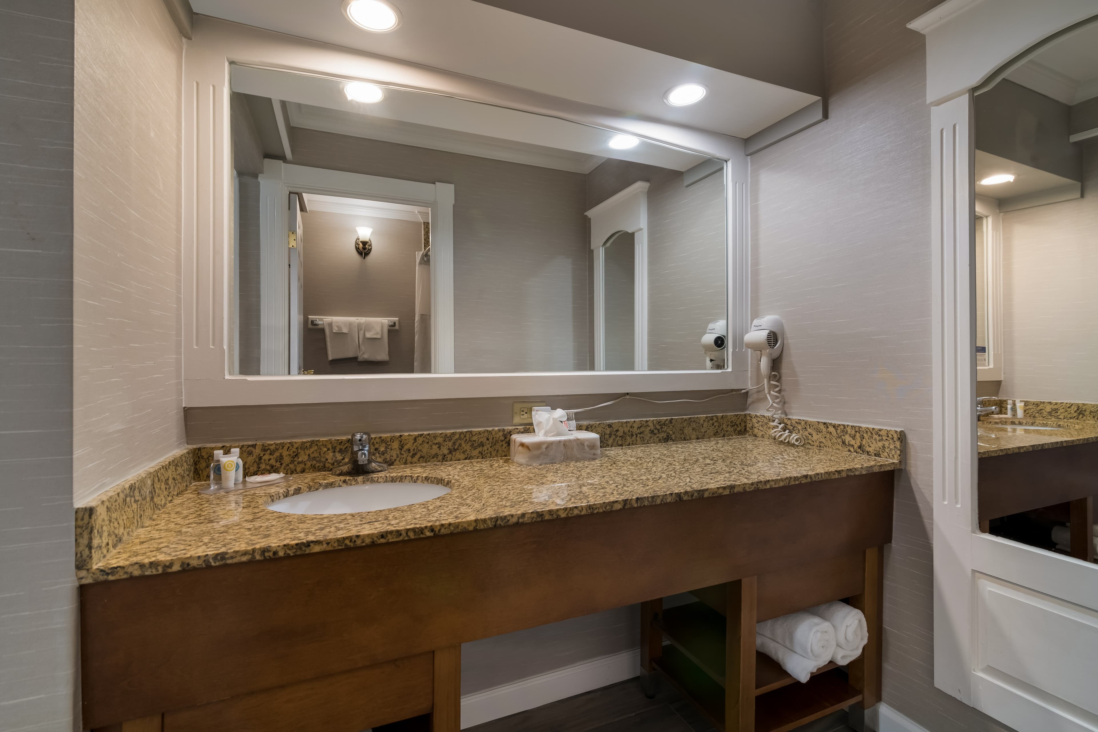 Comfort Inn & Suites Plattsburgh - Morrisonville — 14