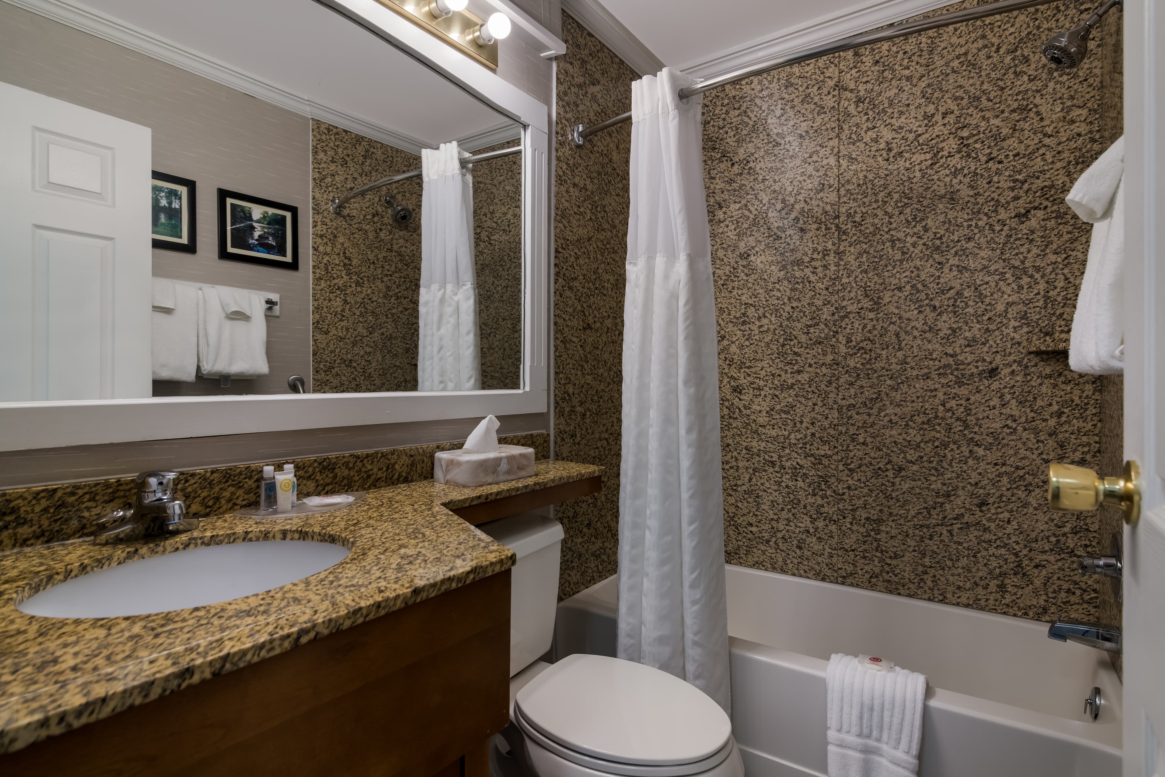 Comfort Inn & Suites Plattsburgh - Morrisonville — 20