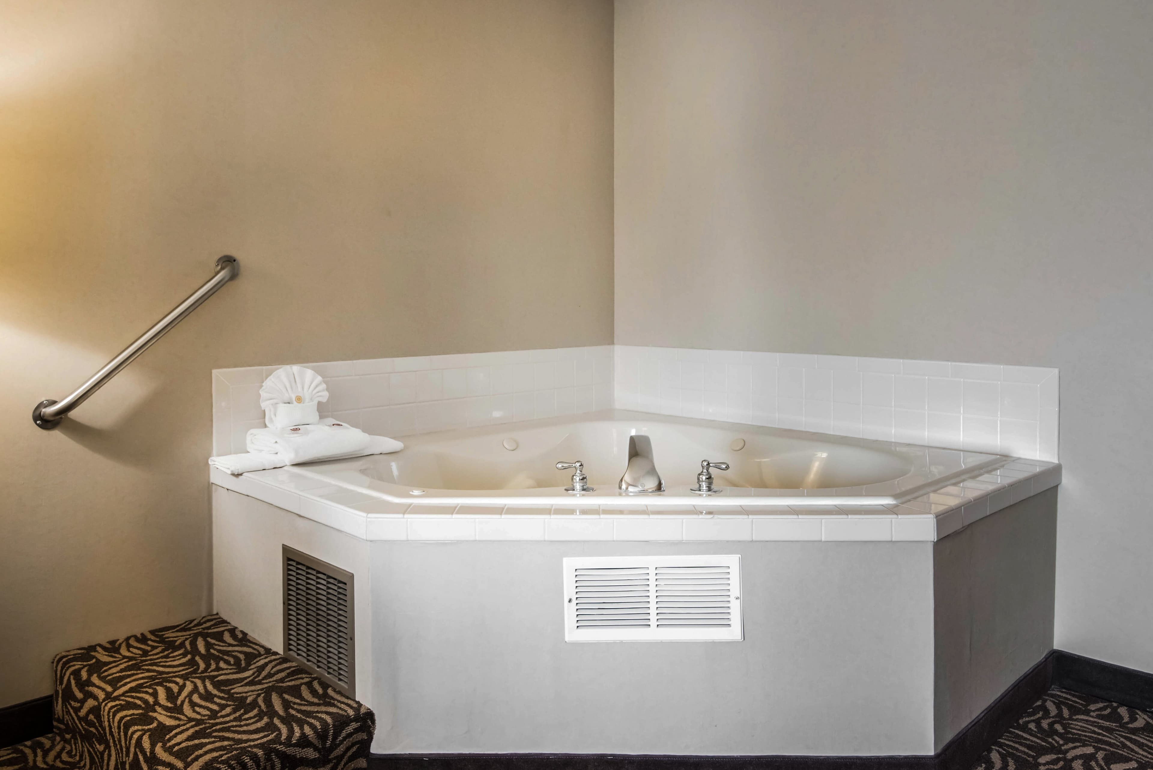 Clarion Inn & Suites Cortland - University Area — 14