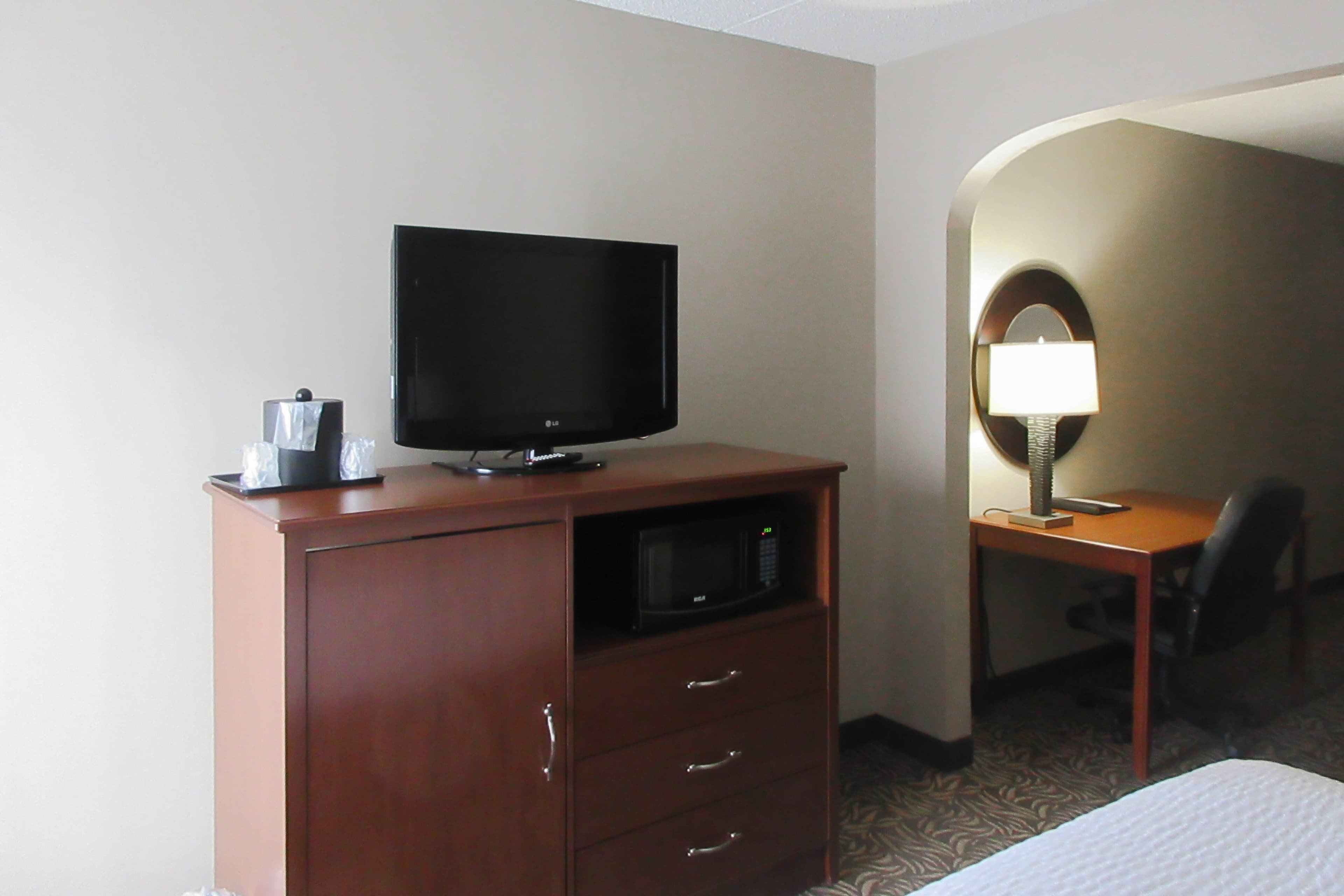 Clarion Inn & Suites Cortland - University Area — 10
