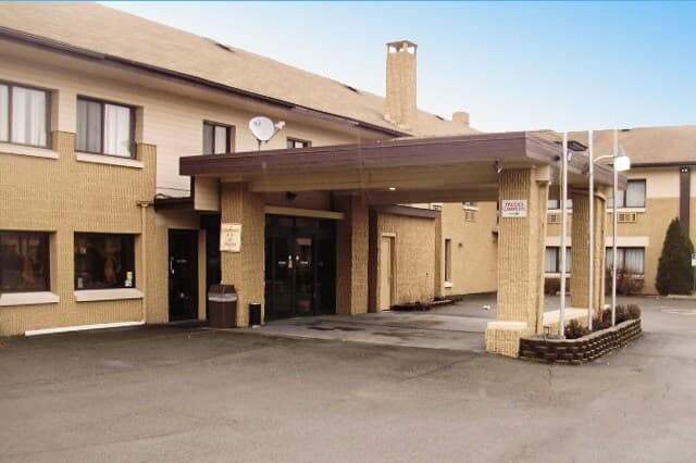Quality Inn & Suites Binghamton Vestal - Image 1