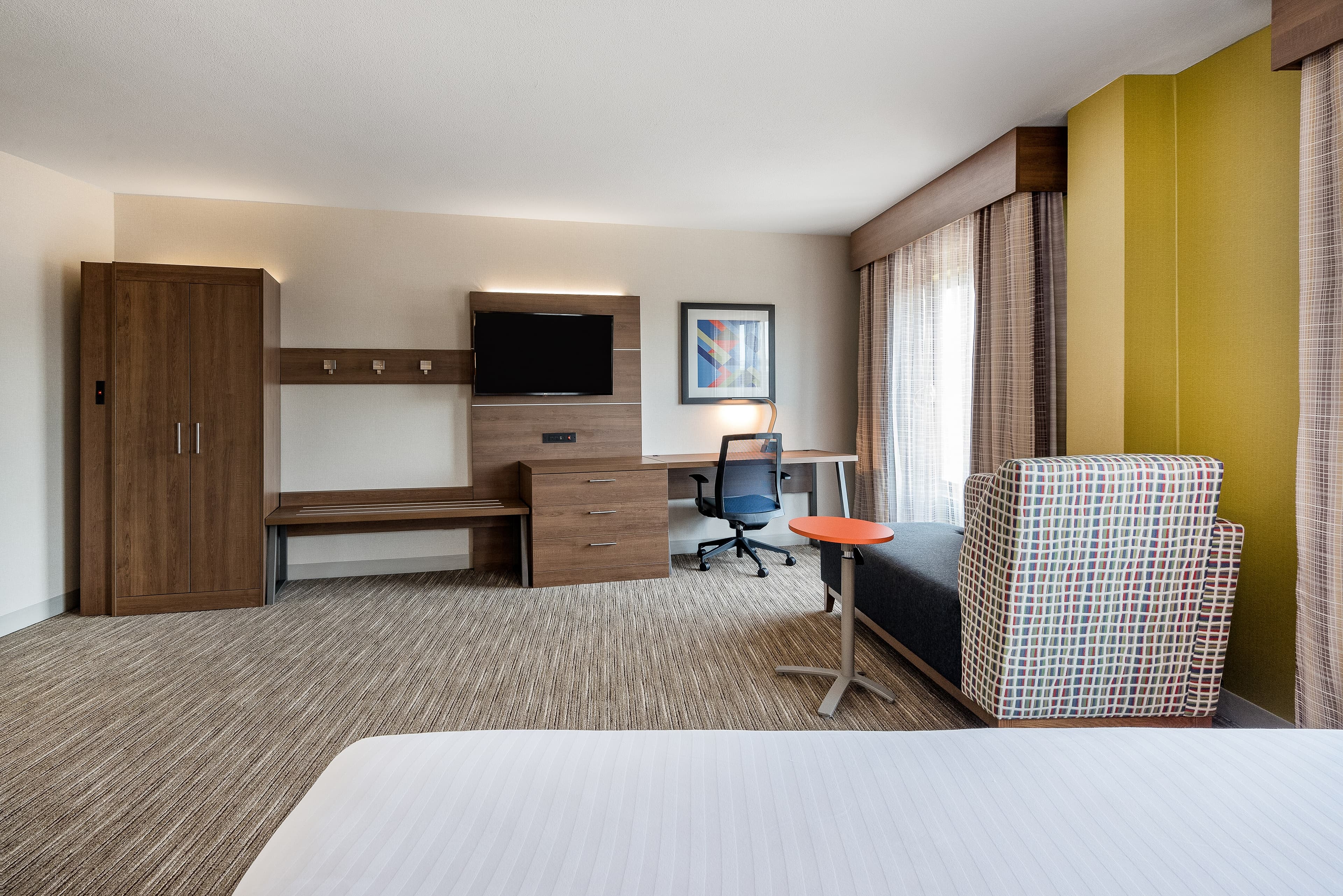 Country Inn & Suites by Radisson, Downtown Albany New York - Image 3
