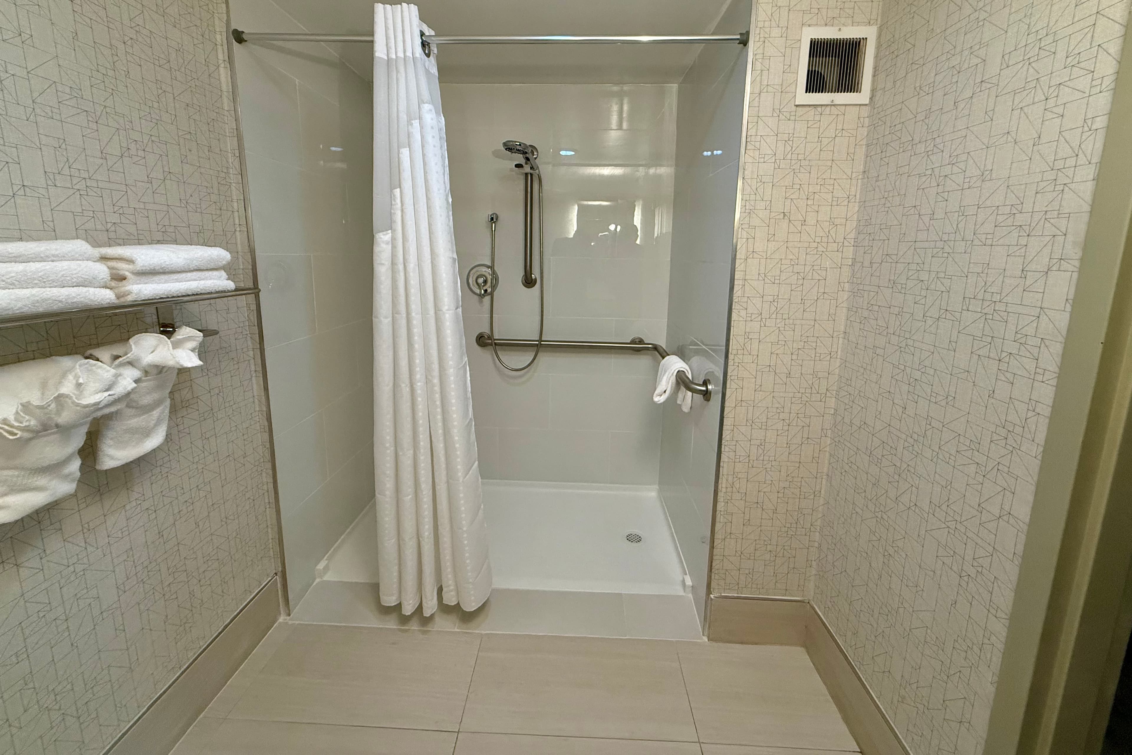 Country Inn & Suites by Radisson, Downtown Albany New York — 12