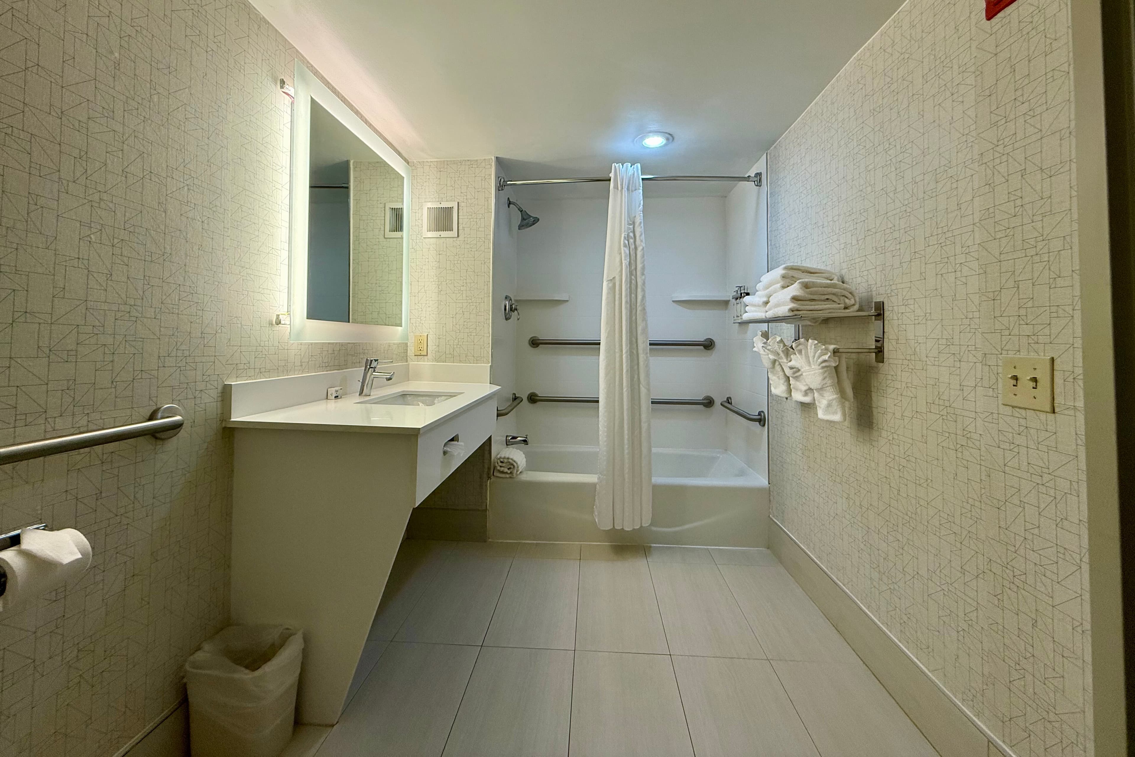Country Inn & Suites by Radisson, Downtown Albany New York — 10