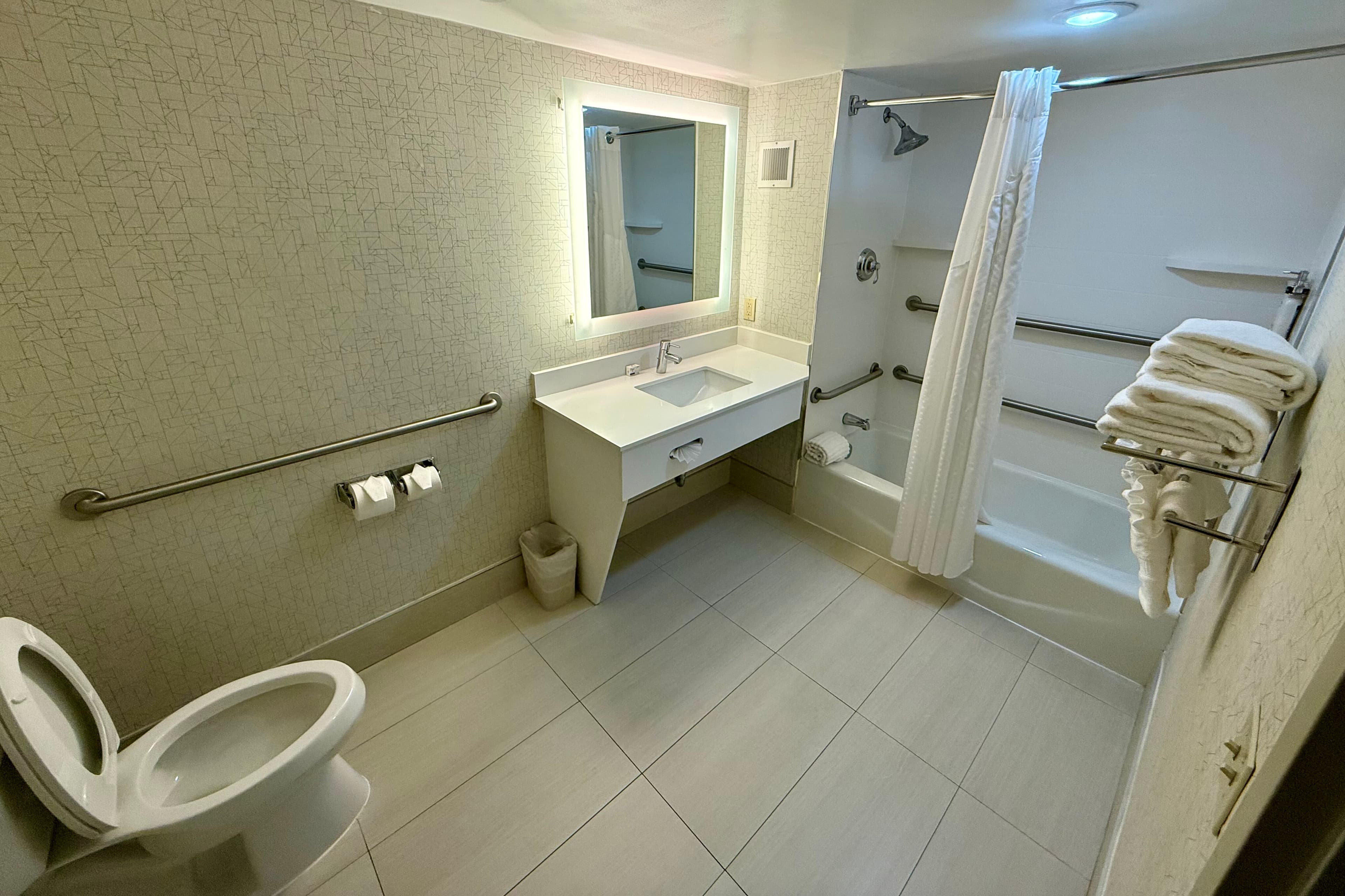 Country Inn & Suites by Radisson, Downtown Albany New York — 11