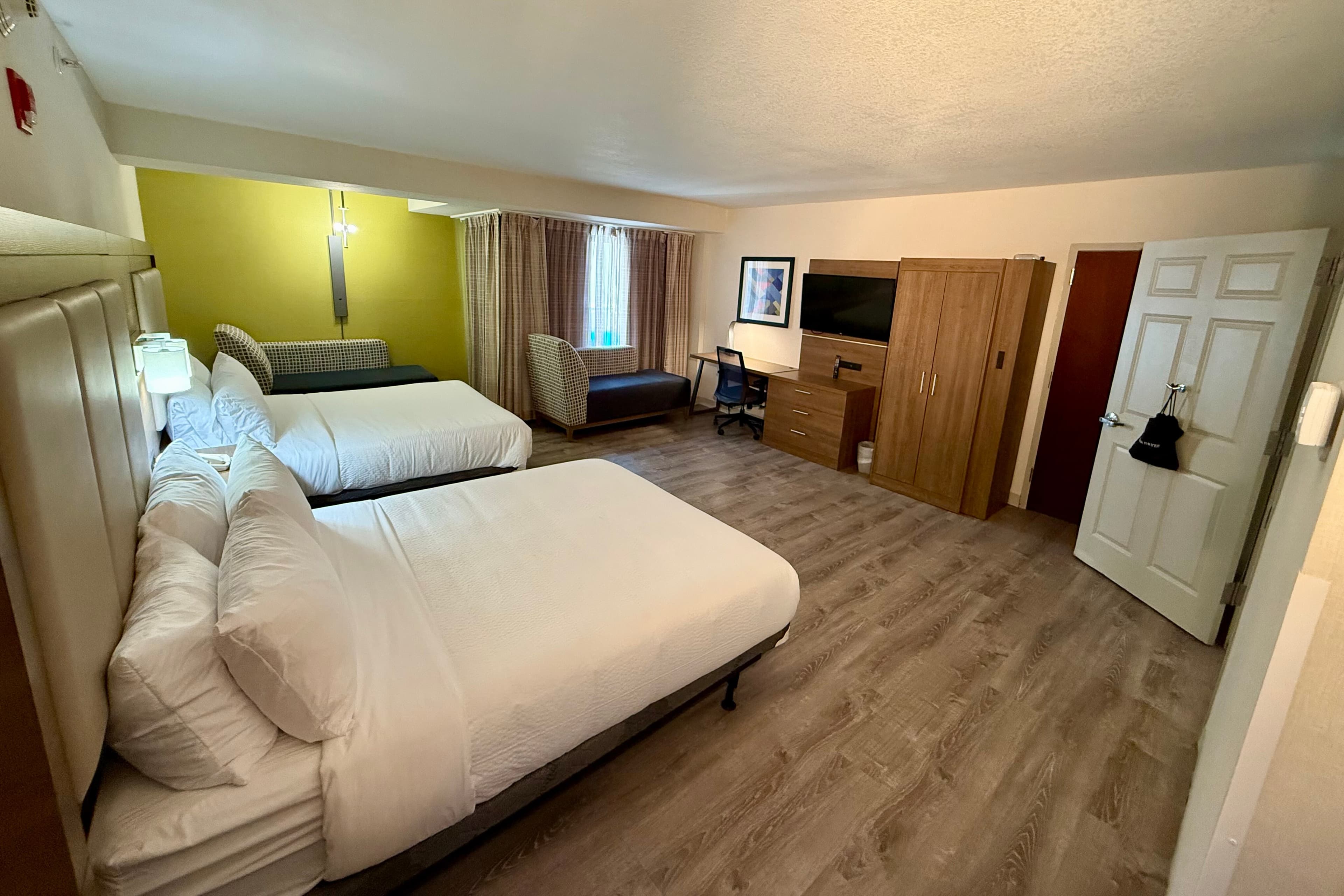 Country Inn & Suites by Radisson, Downtown Albany New York — 13