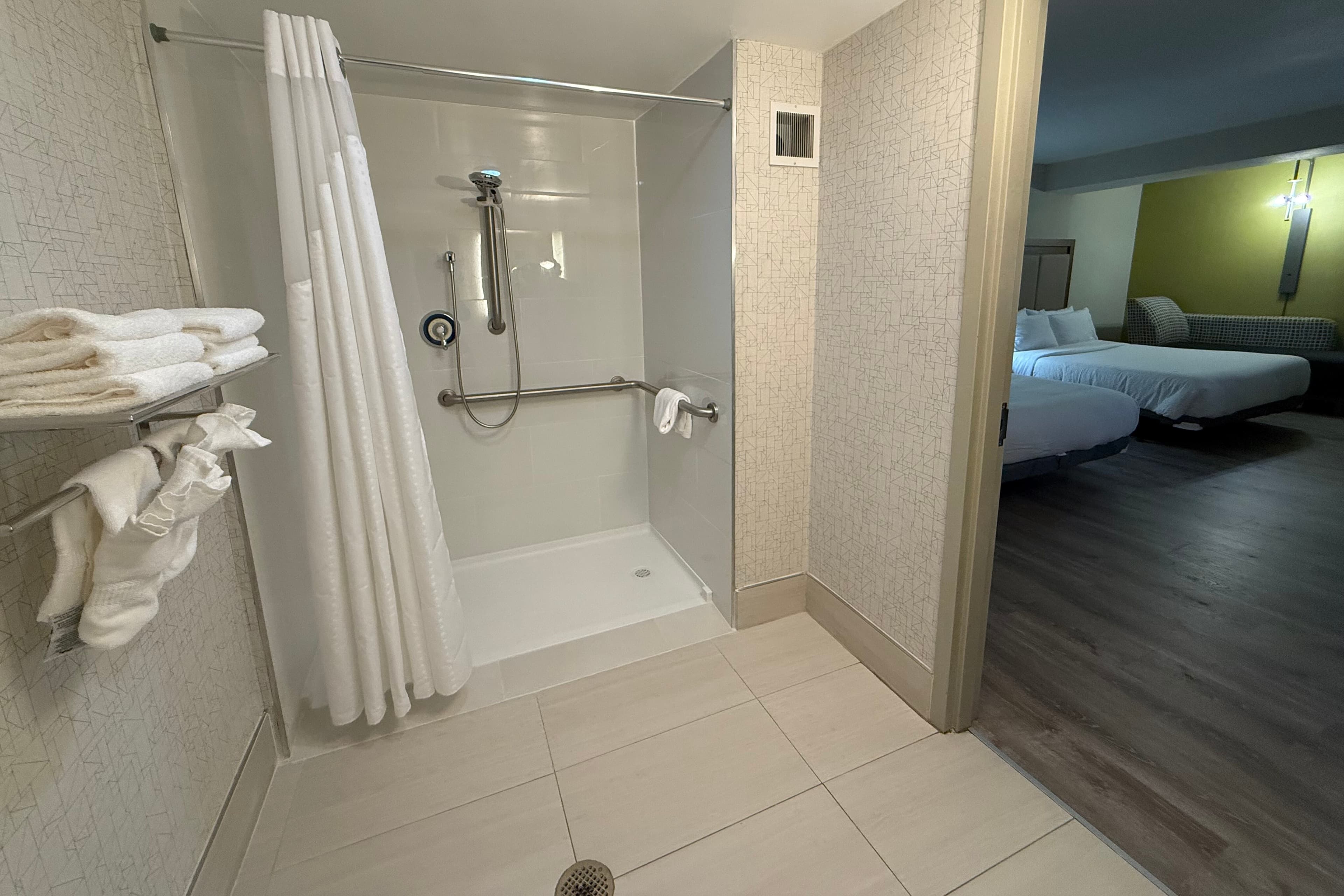 Country Inn & Suites by Radisson, Downtown Albany New York — 16
