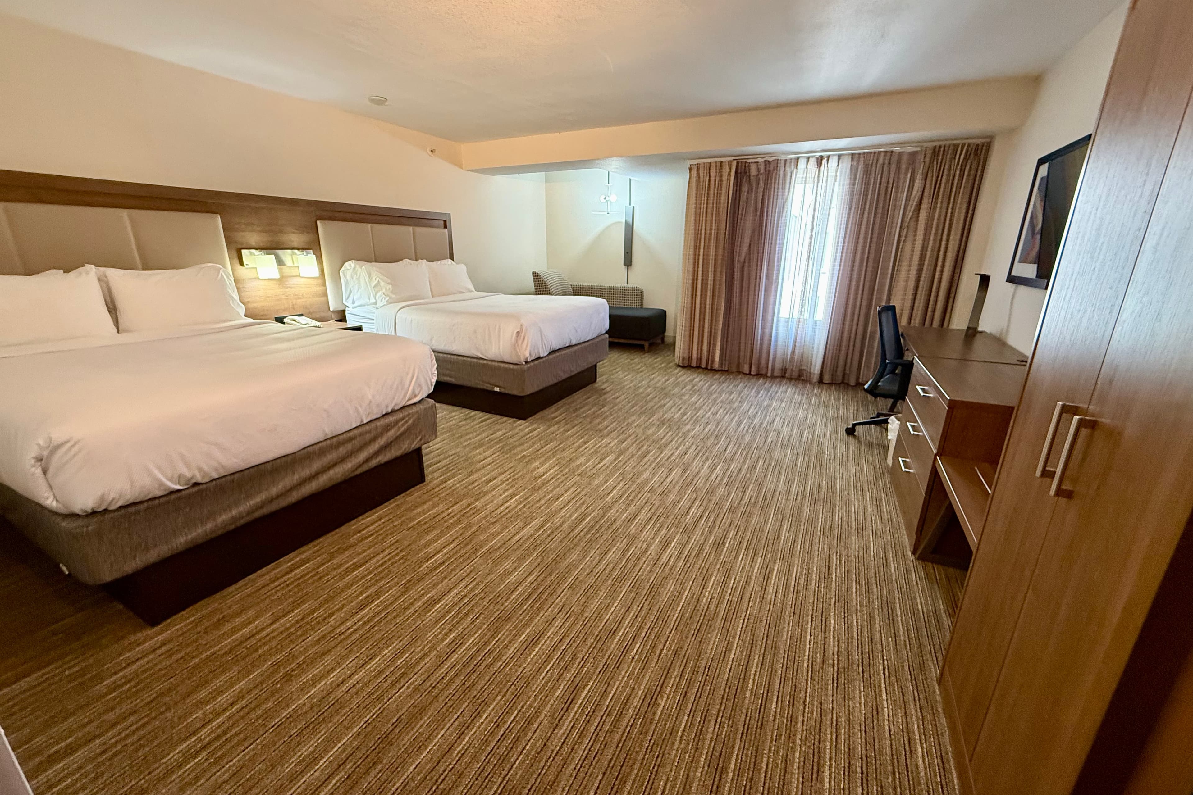 Country Inn & Suites by Radisson, Downtown Albany New York — 14