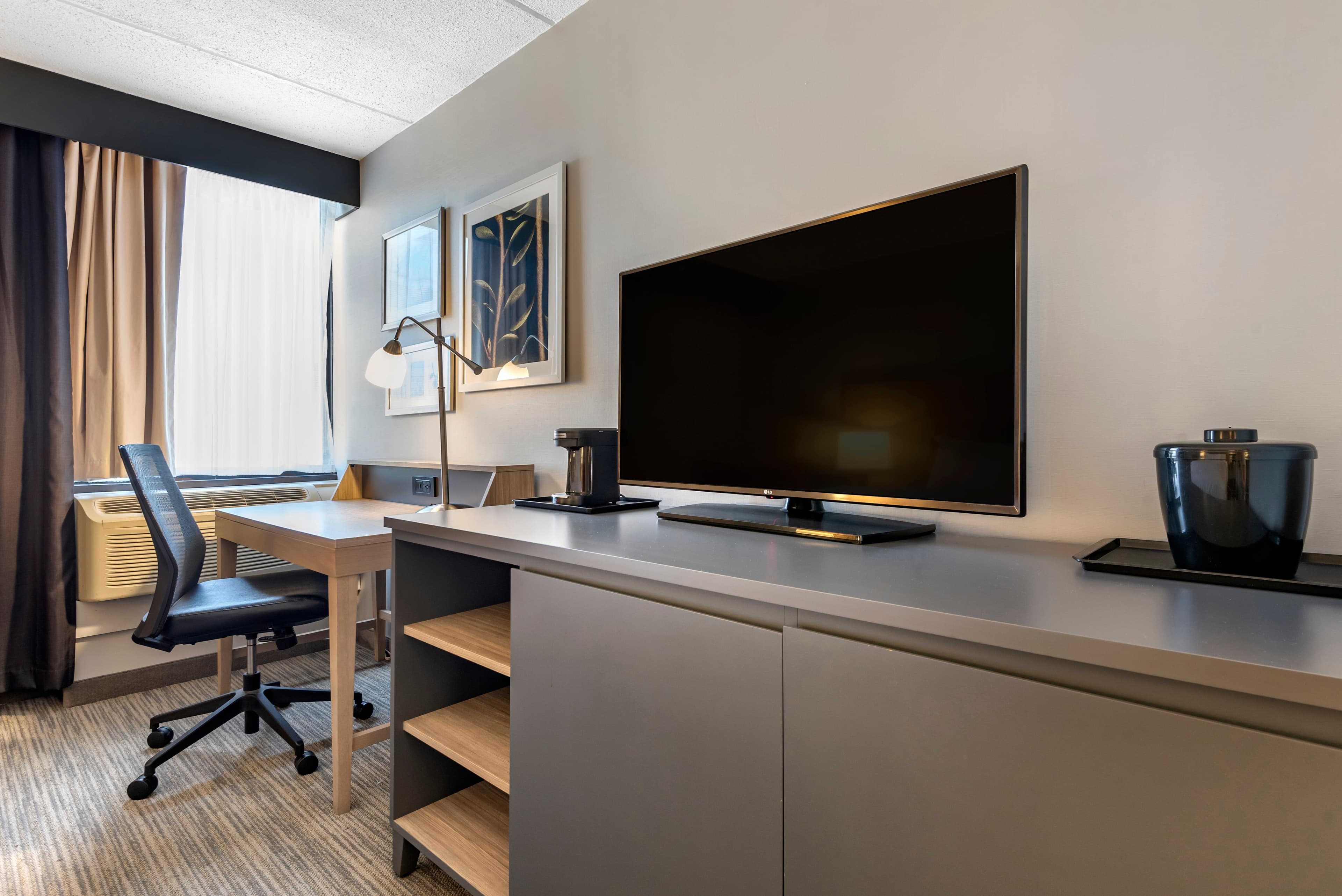 Comfort Inn & Suites Liverpool - Syracuse North — 11