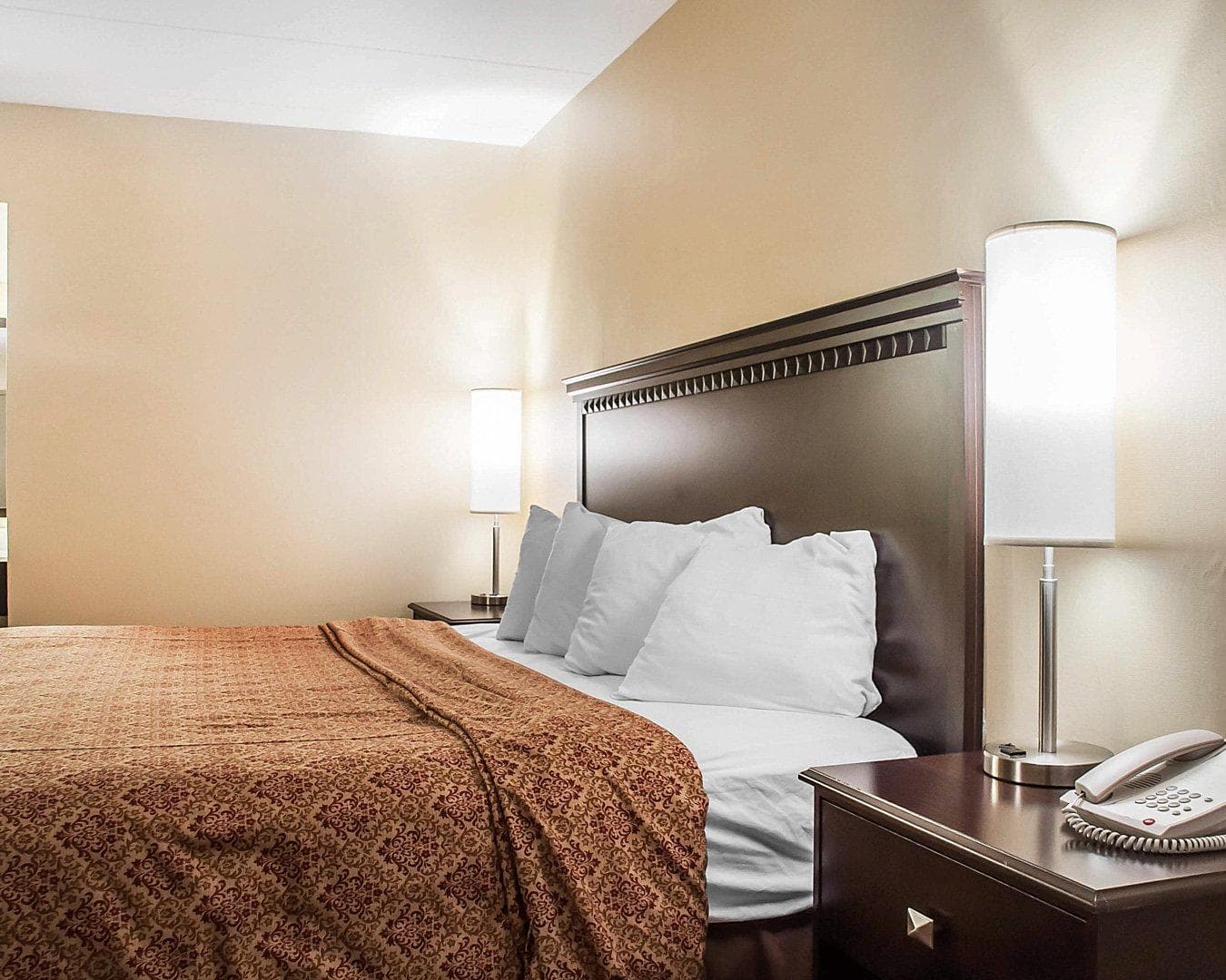 Econo Lodge Elmira-Corning — 16