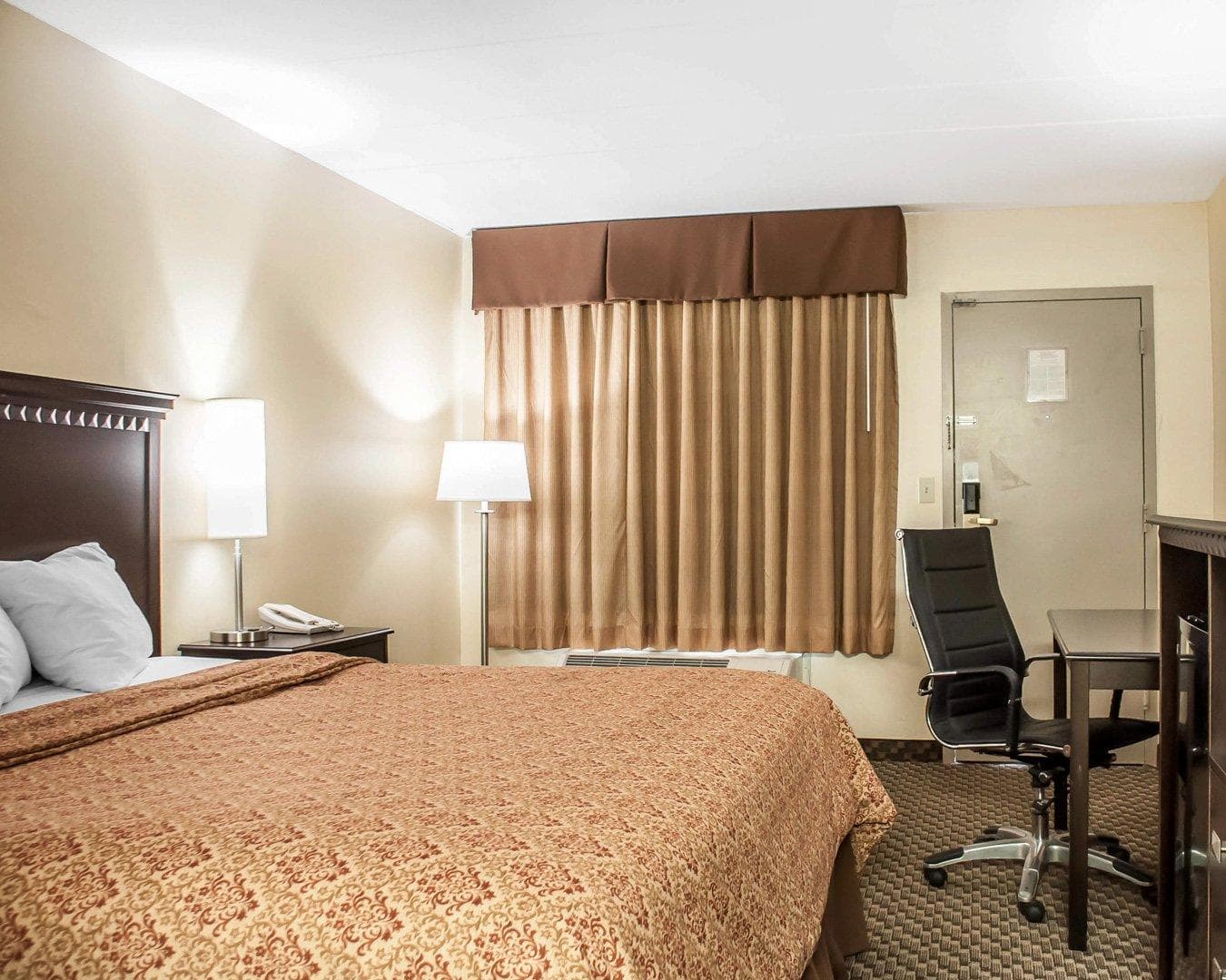 Econo Lodge Elmira-Corning — 18