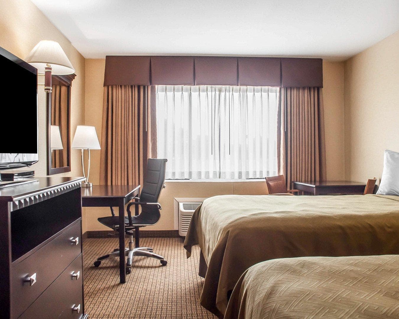 Econo Lodge Elmira-Corning - Image 3