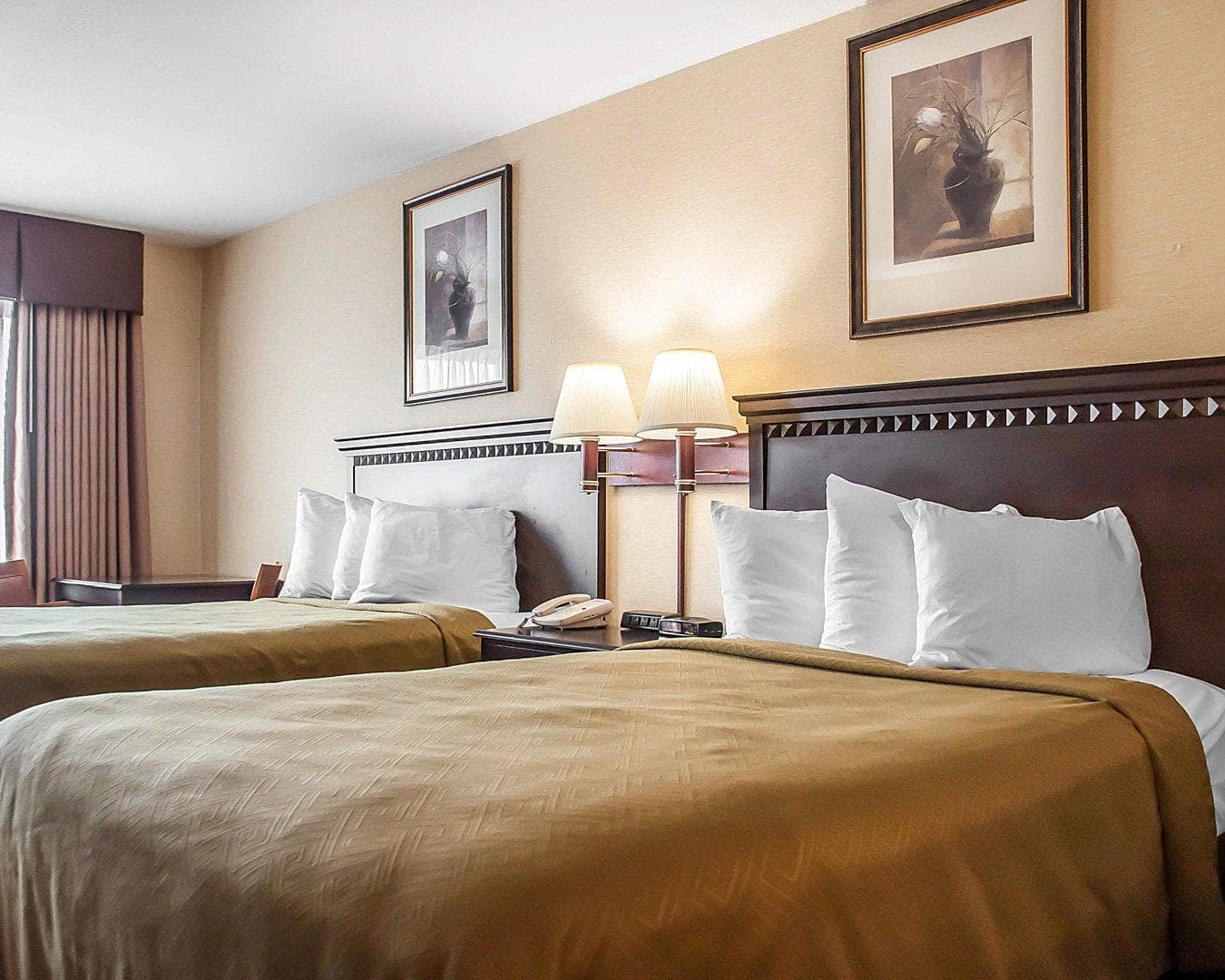 Econo Lodge Elmira-Corning - Image 4