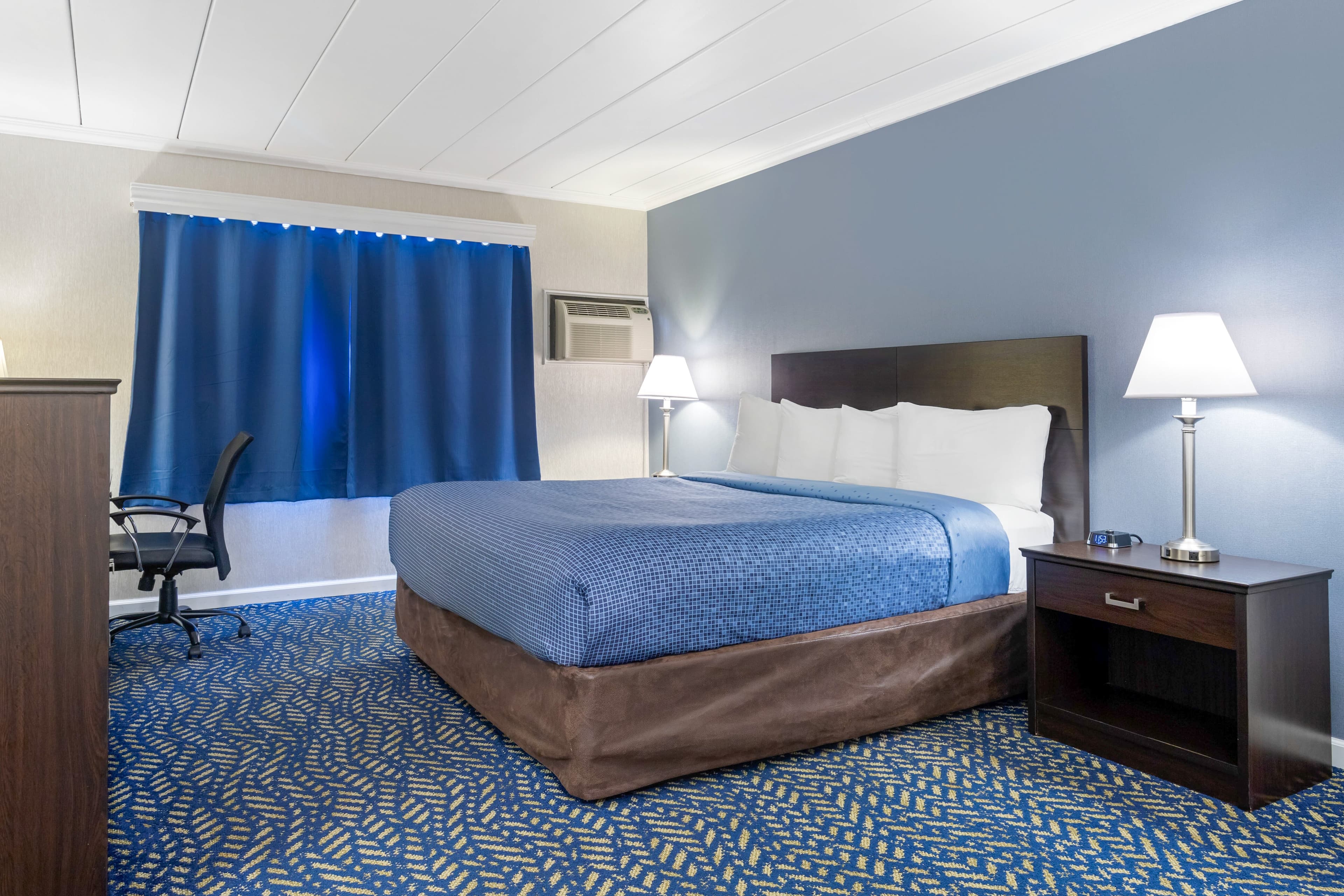 Econo Lodge Hicksville - Long Island - Image 2