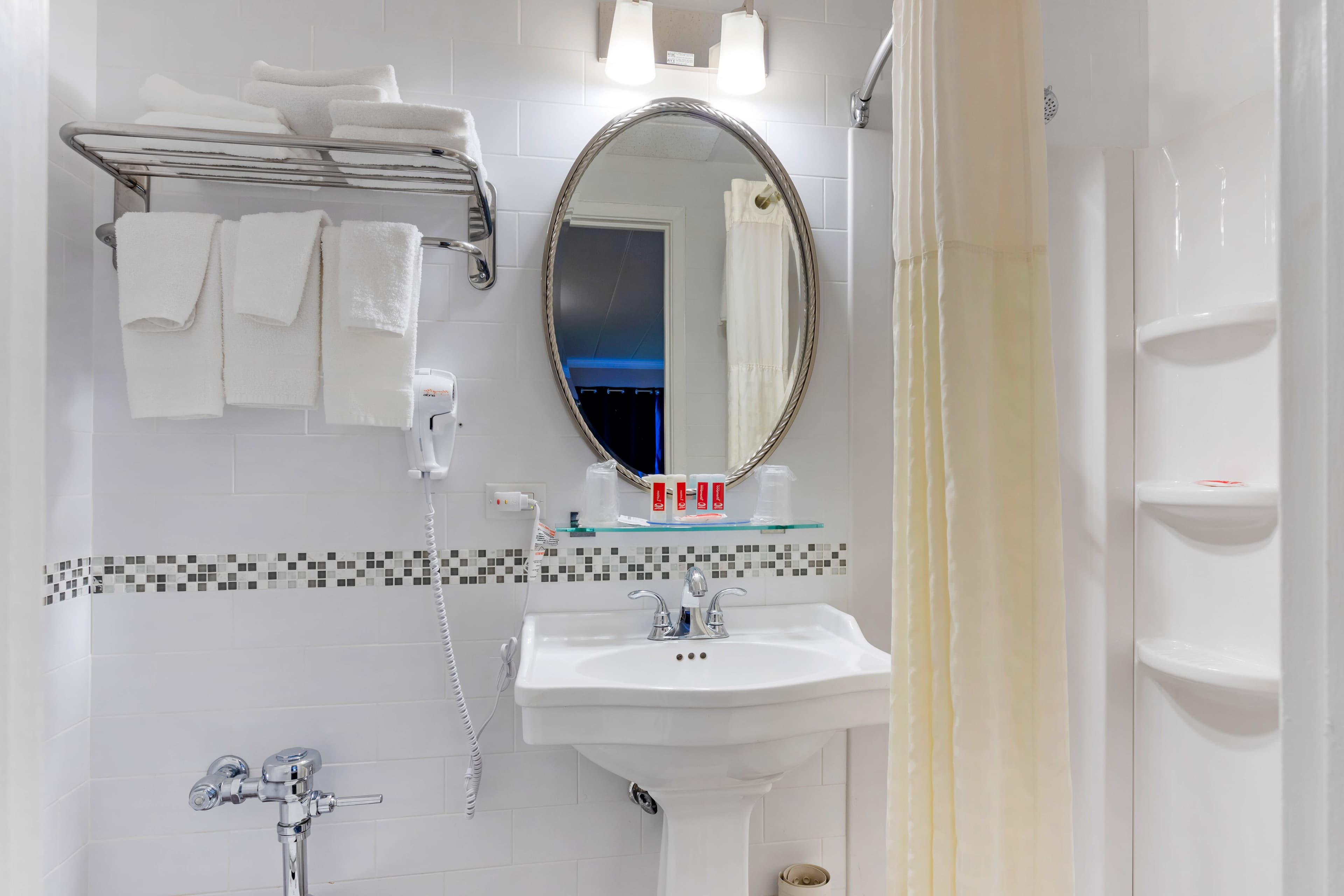 Econo Lodge Hicksville - Long Island — 6